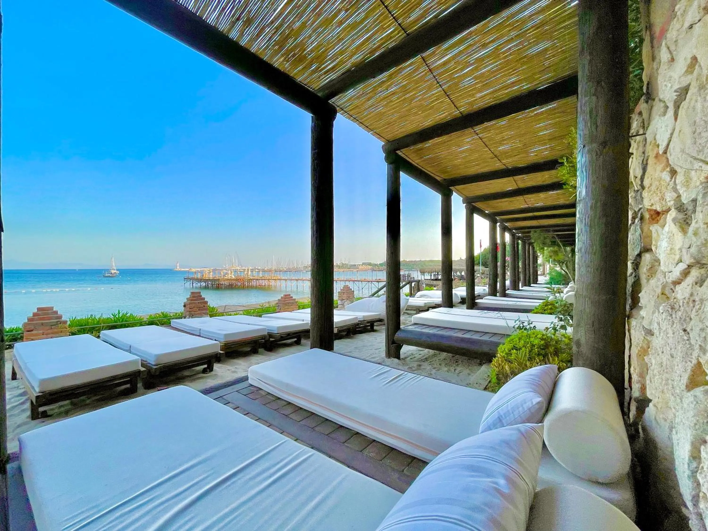 Day, Bed in LAUR HOTELS Experience & Elegance