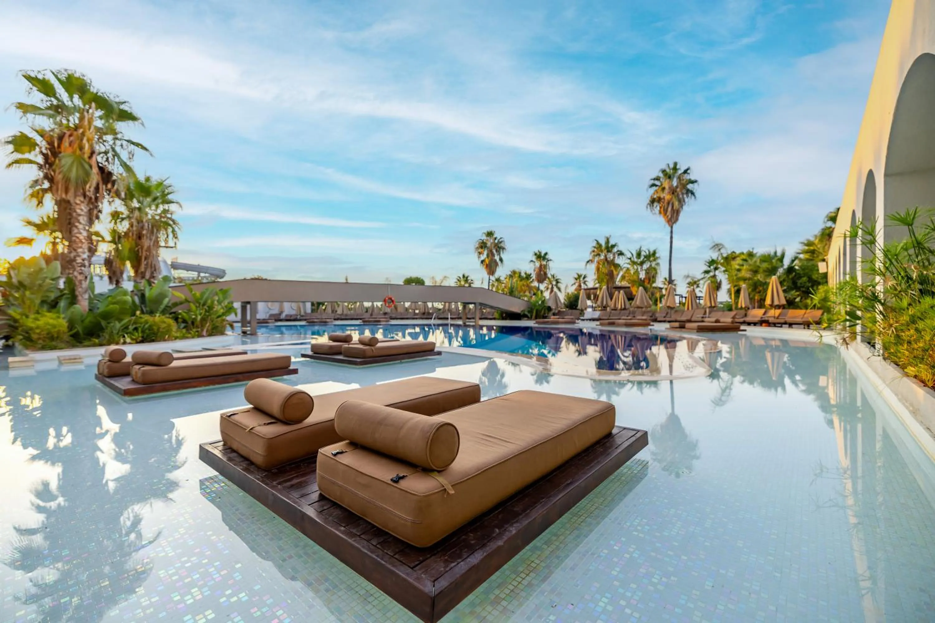 Swimming pool in LAUR HOTELS Experience & Elegance