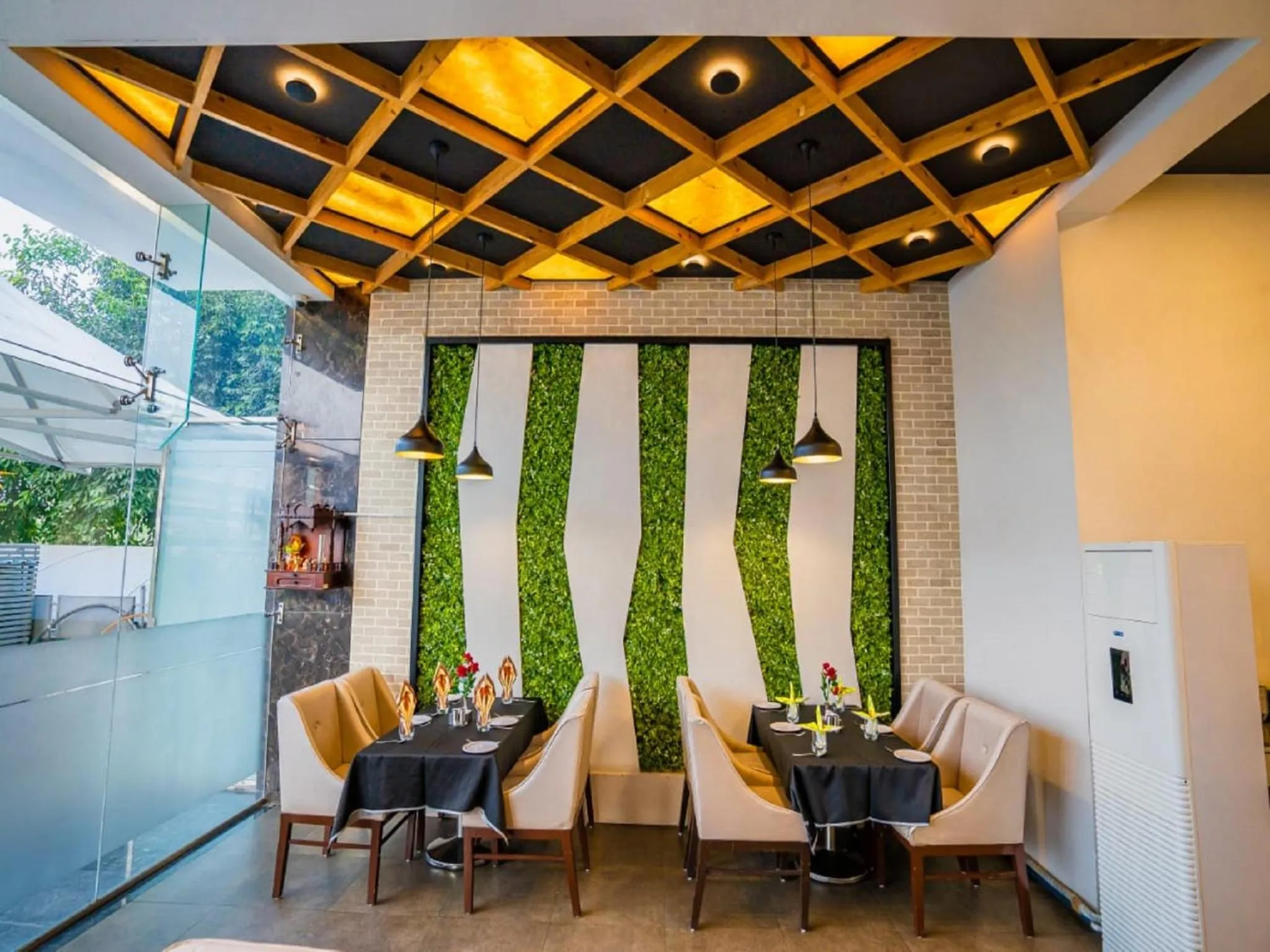 Restaurant/places to eat in V Star