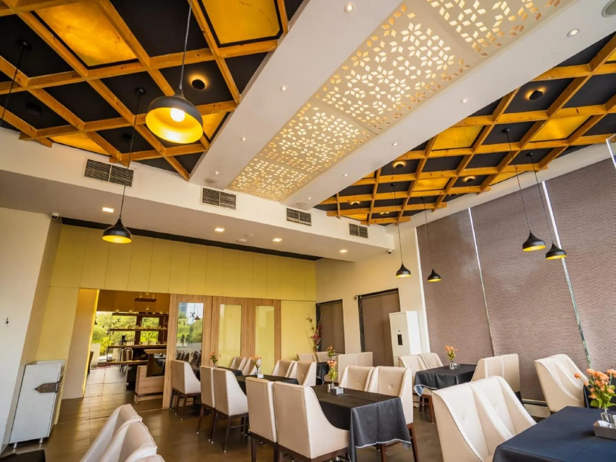 Restaurant/places to eat in V Star