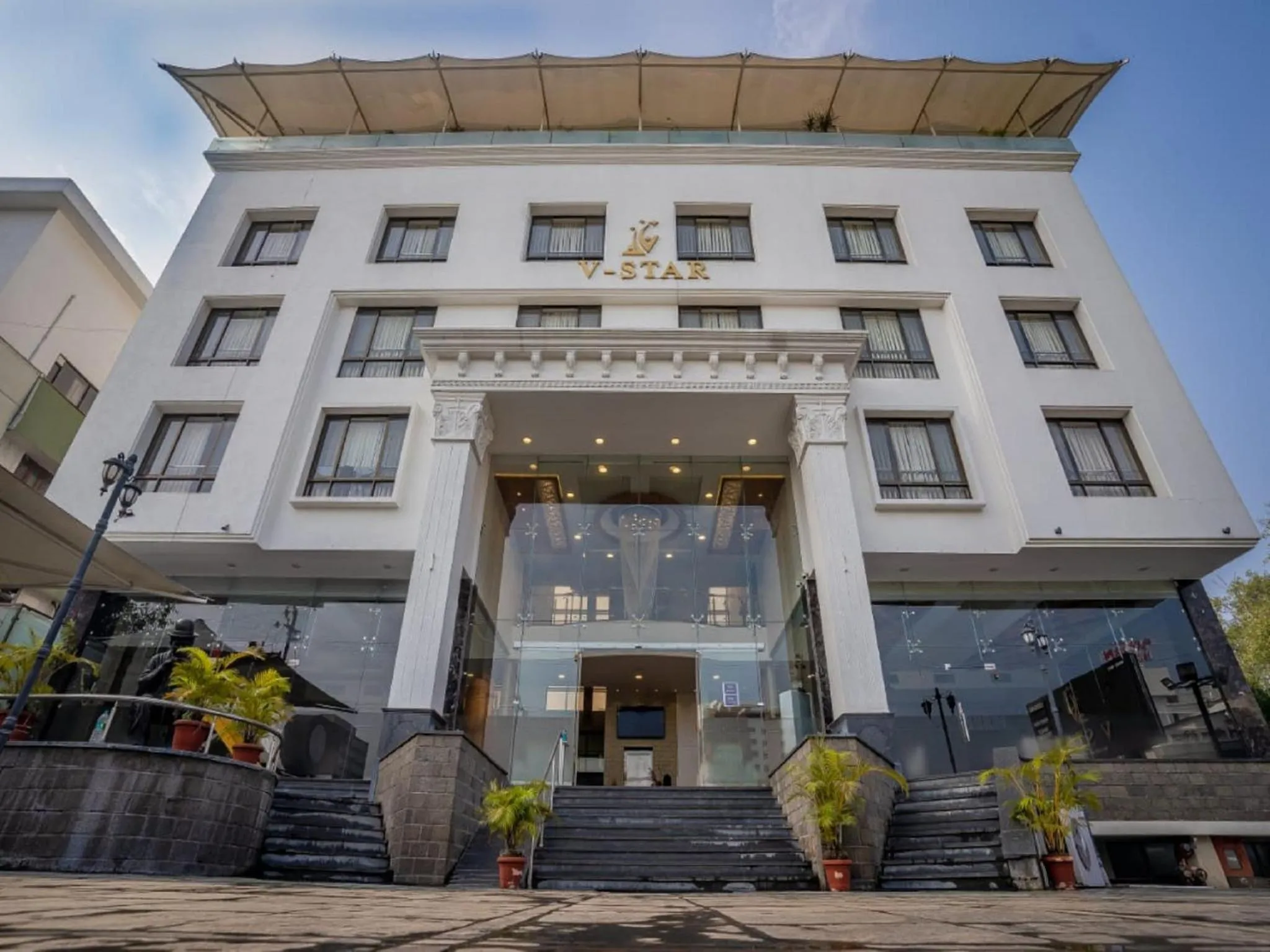 Facade/entrance in V Star