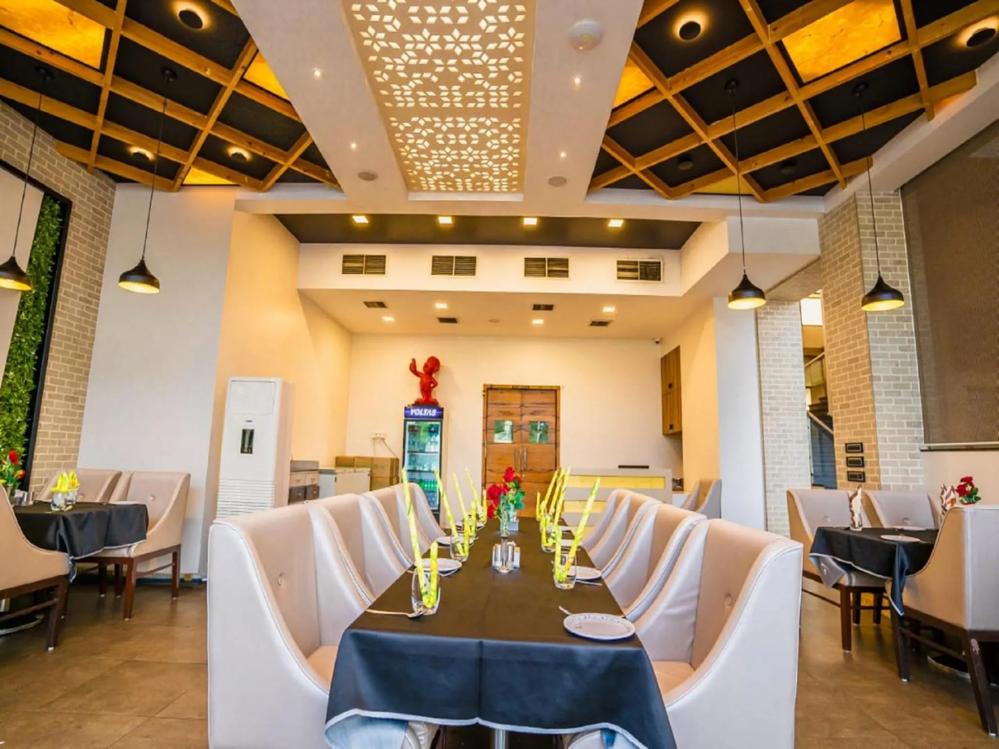 Restaurant/places to eat in V Star