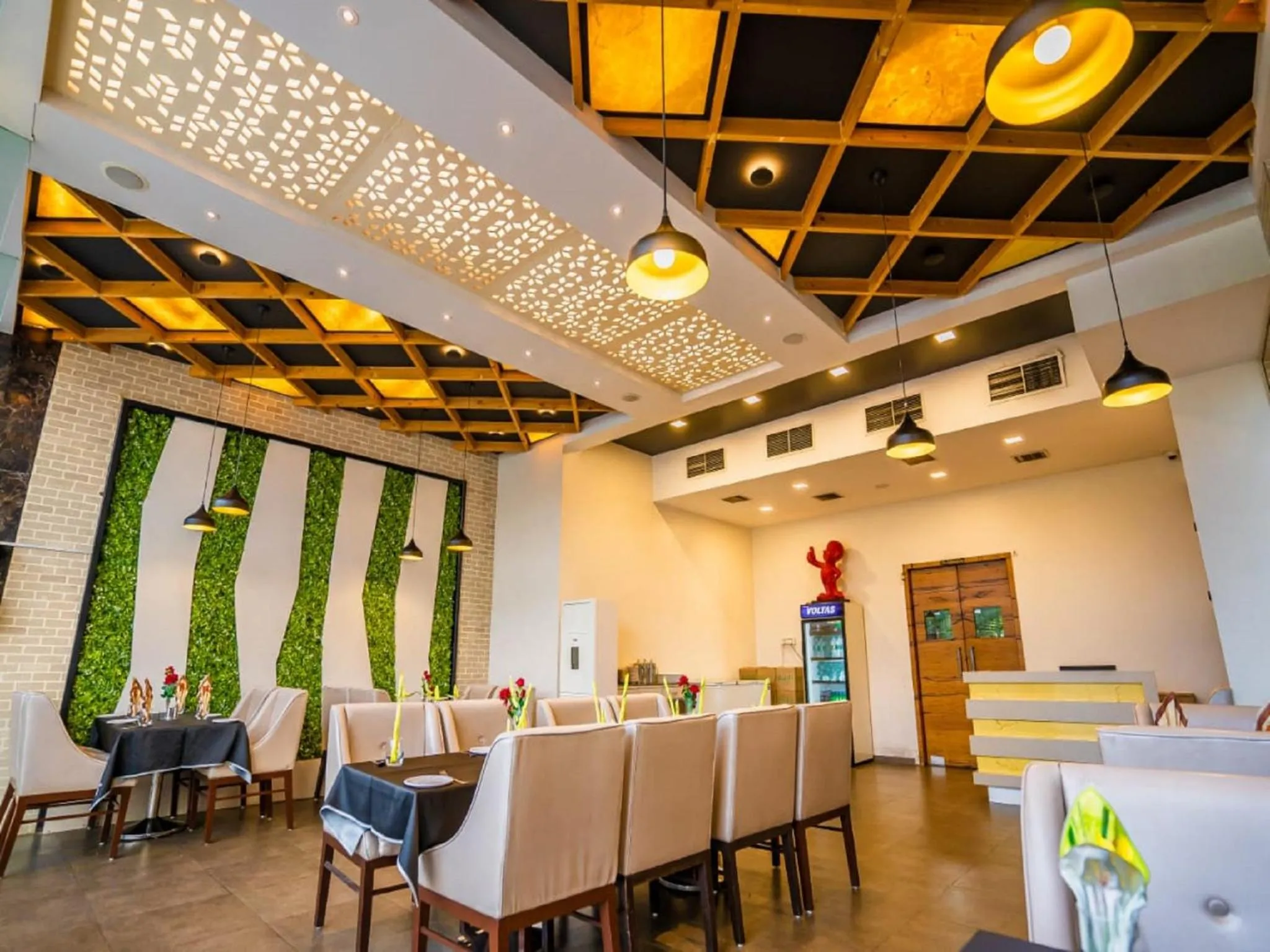 Restaurant/places to eat in V Star