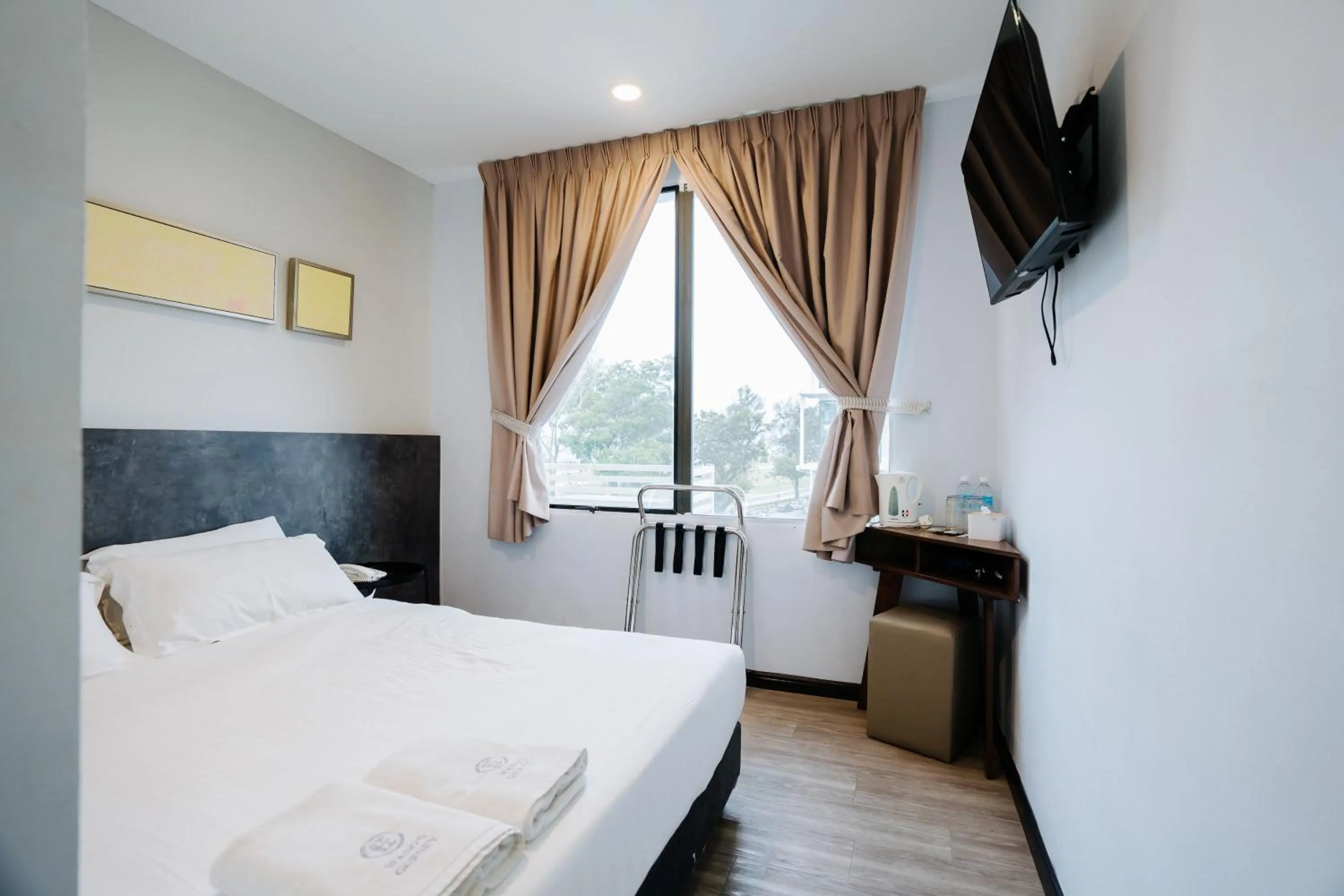 Bed in Wangs Hotel Gurney Drive