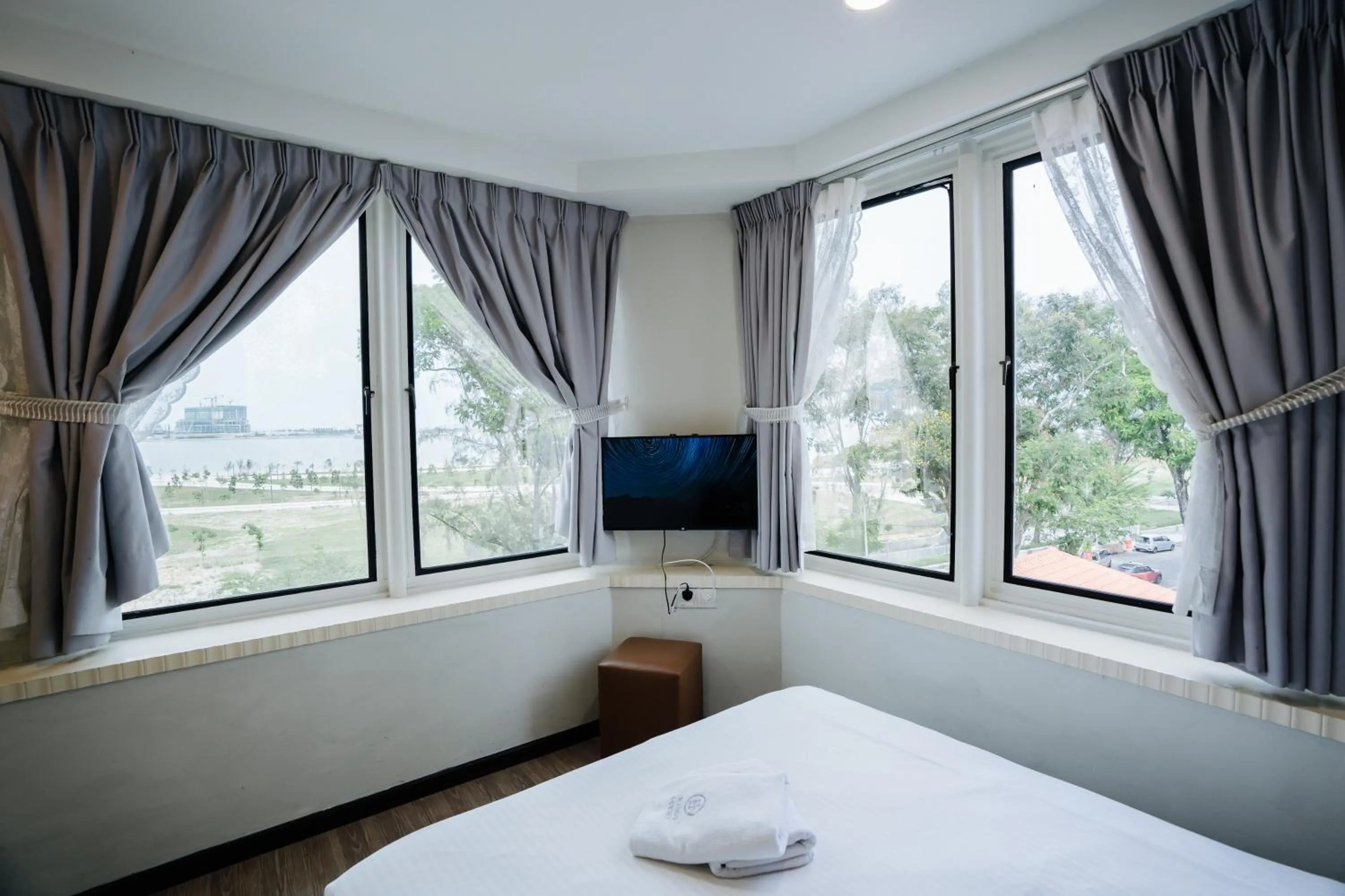 TV and multimedia, Bed in Wangs Hotel Gurney Drive
