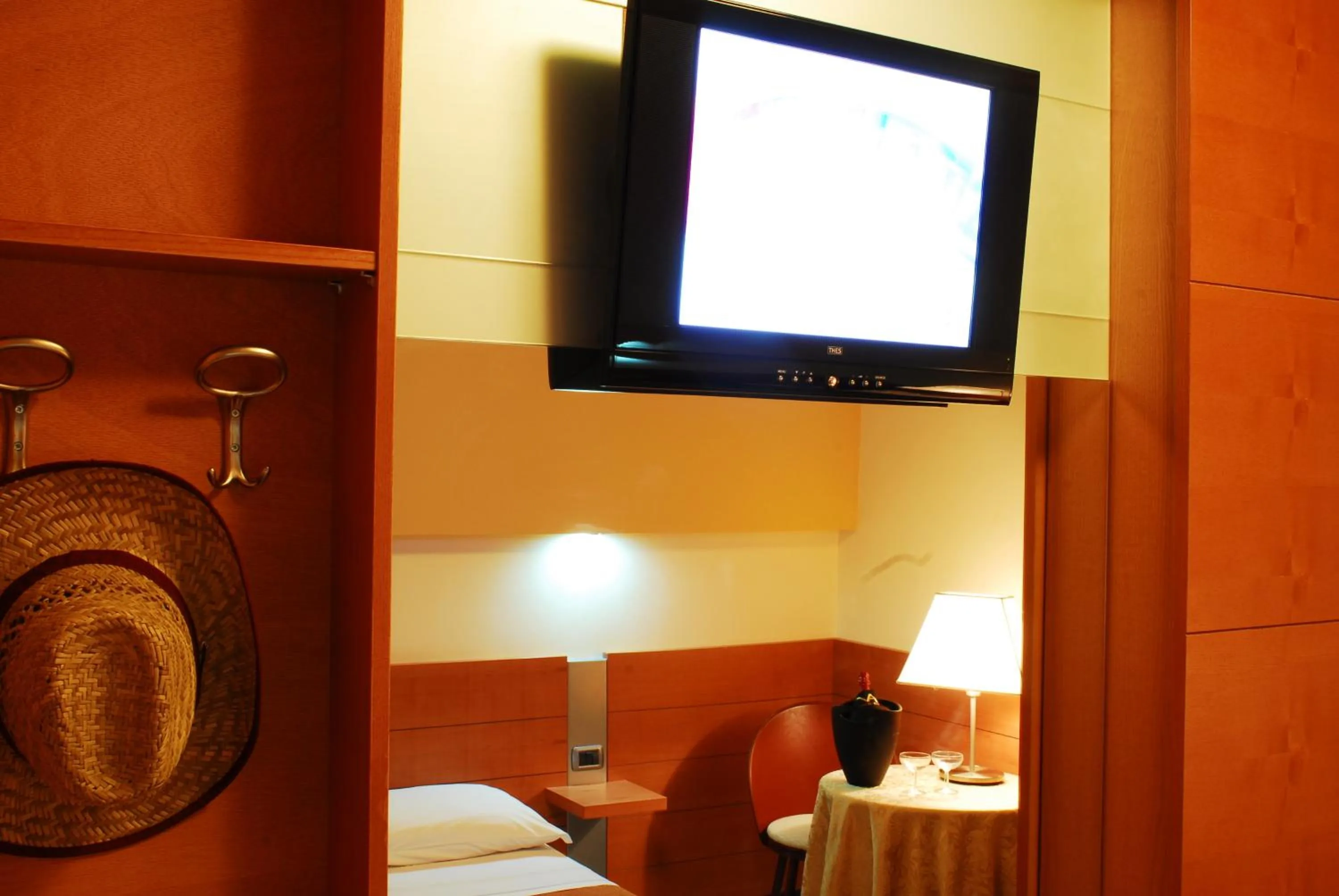 TV and multimedia, Bed in Hotel Club Astor