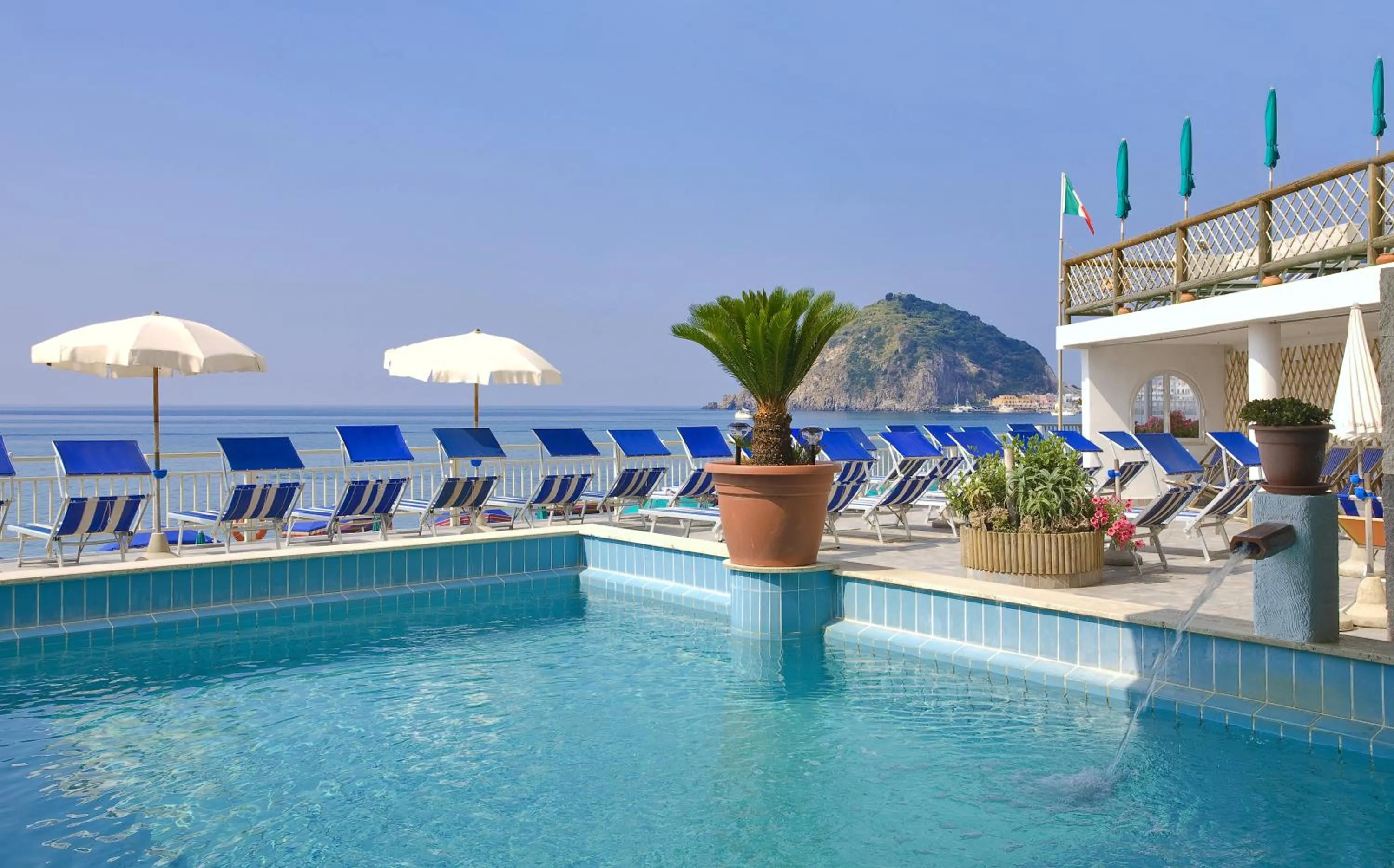 Solarium in Hotel Vittorio Beach Resort