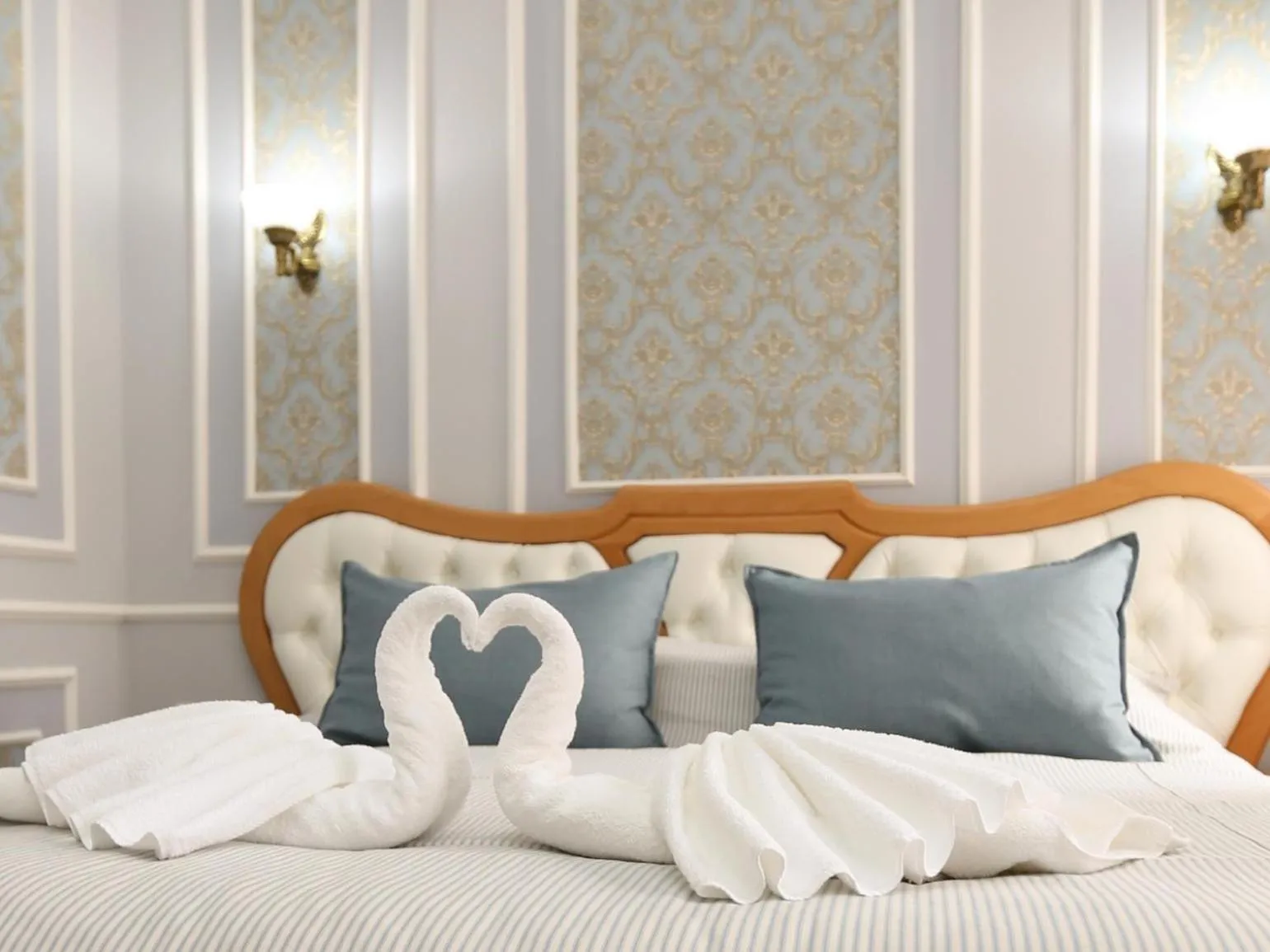 Bed in Sergei Palace Hotel