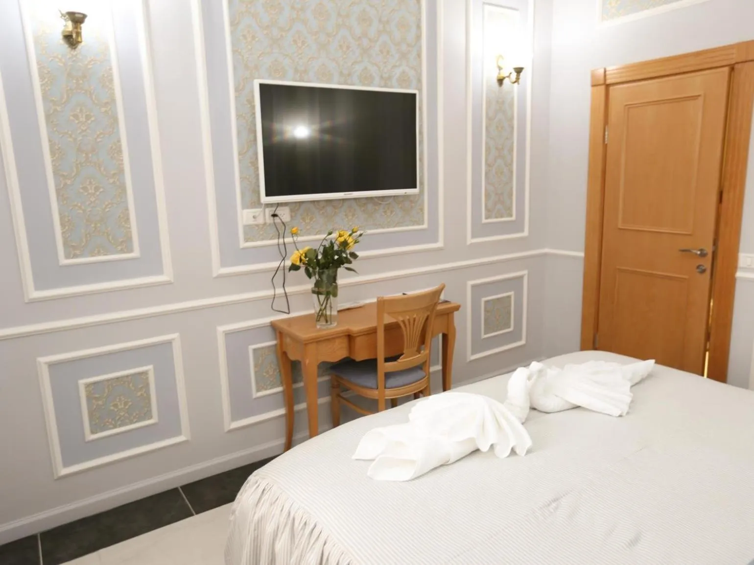 Bed in Sergei Palace Hotel