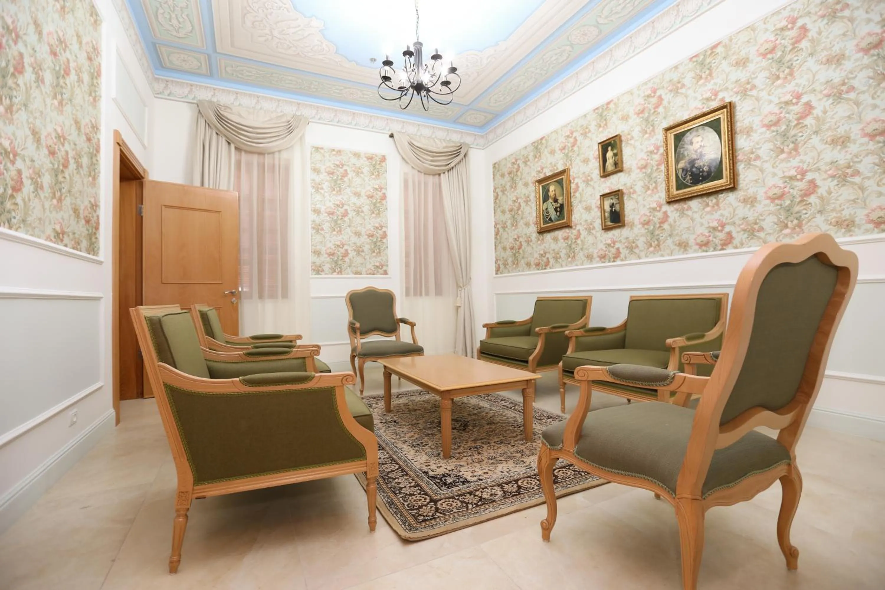 Living room in Sergei Palace Hotel