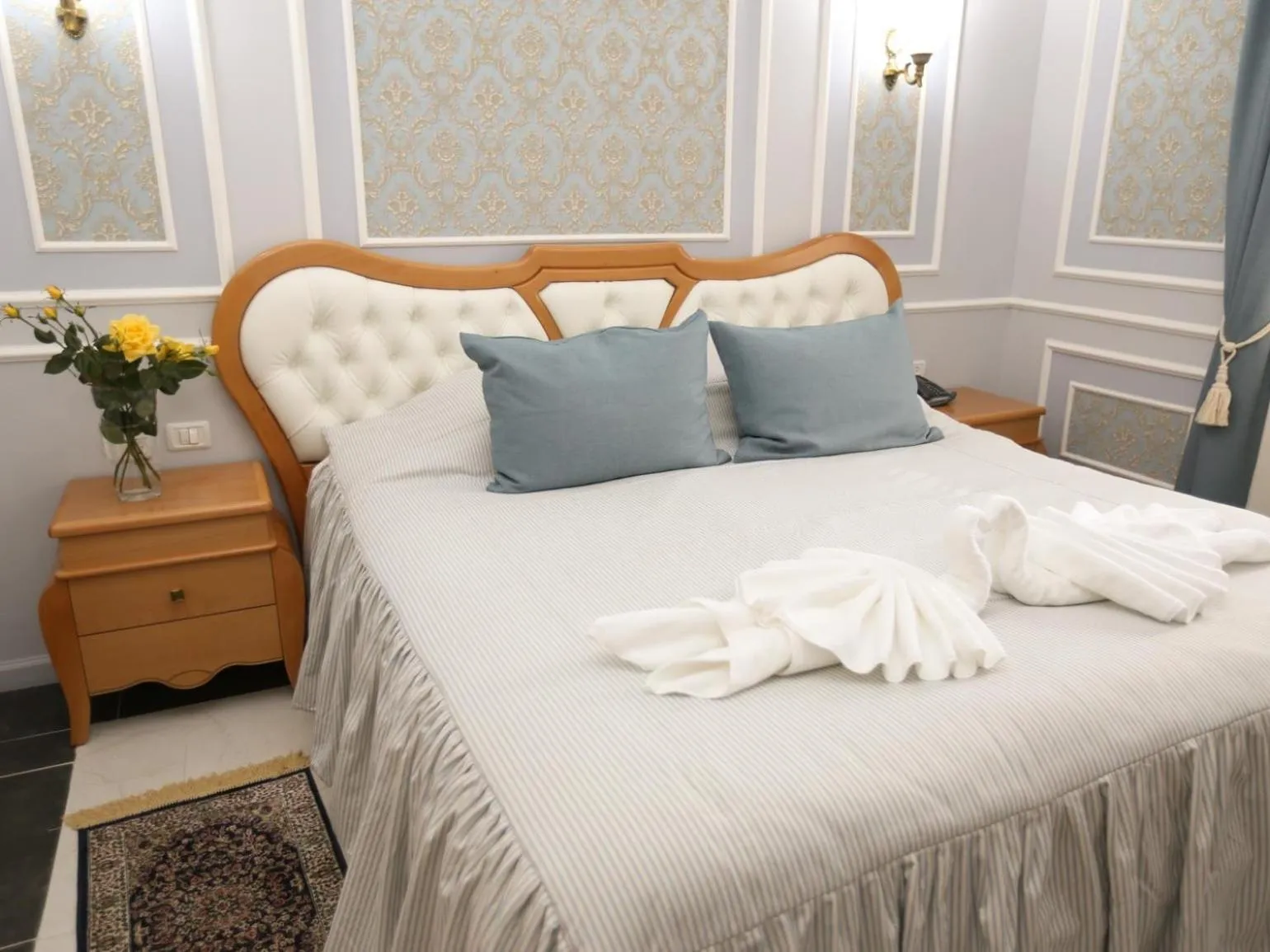Bed in Sergei Palace Hotel