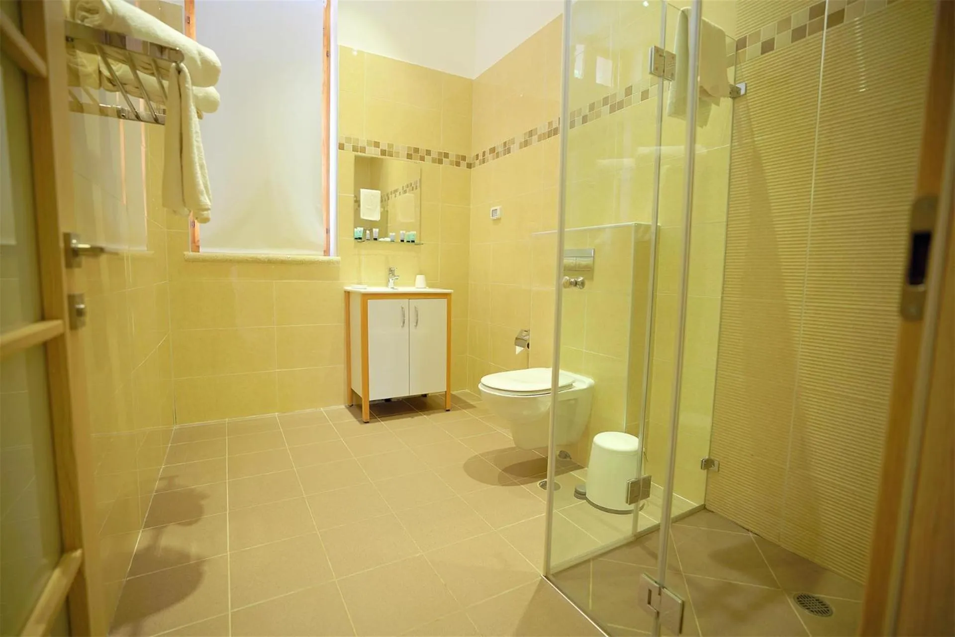 Shower in Sergei Palace Hotel