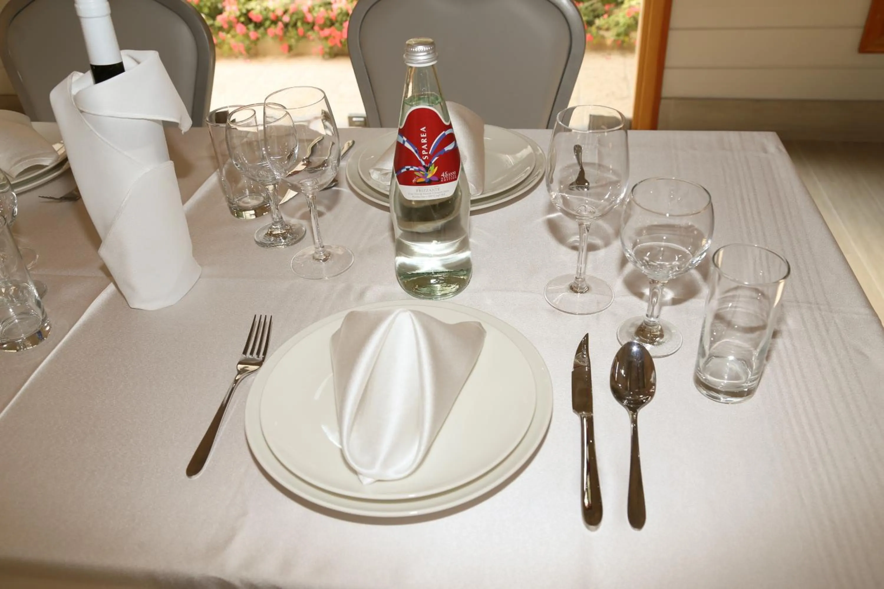 Restaurant/places to eat in Sergei Palace Hotel