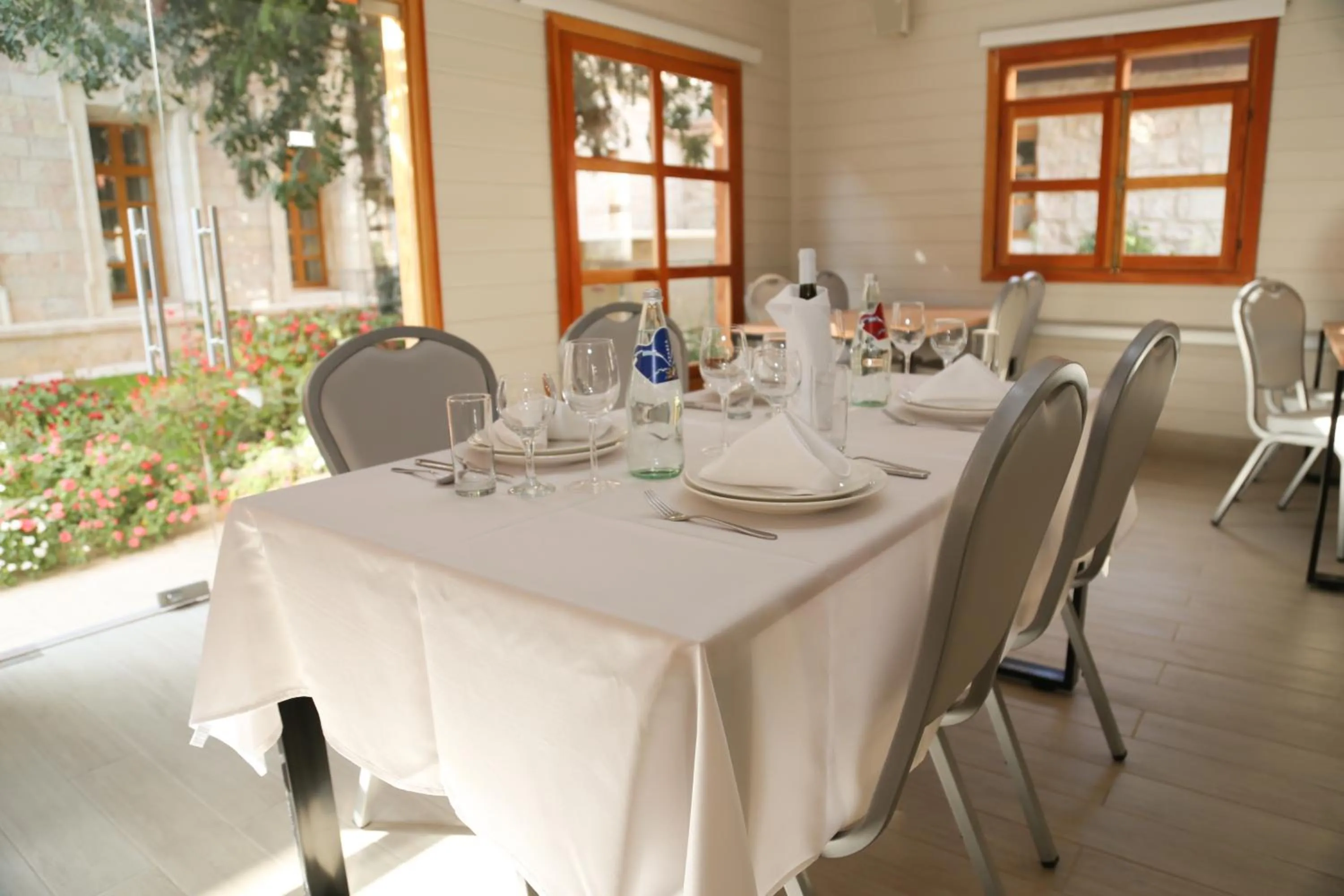 Restaurant/places to eat in Sergei Palace Hotel