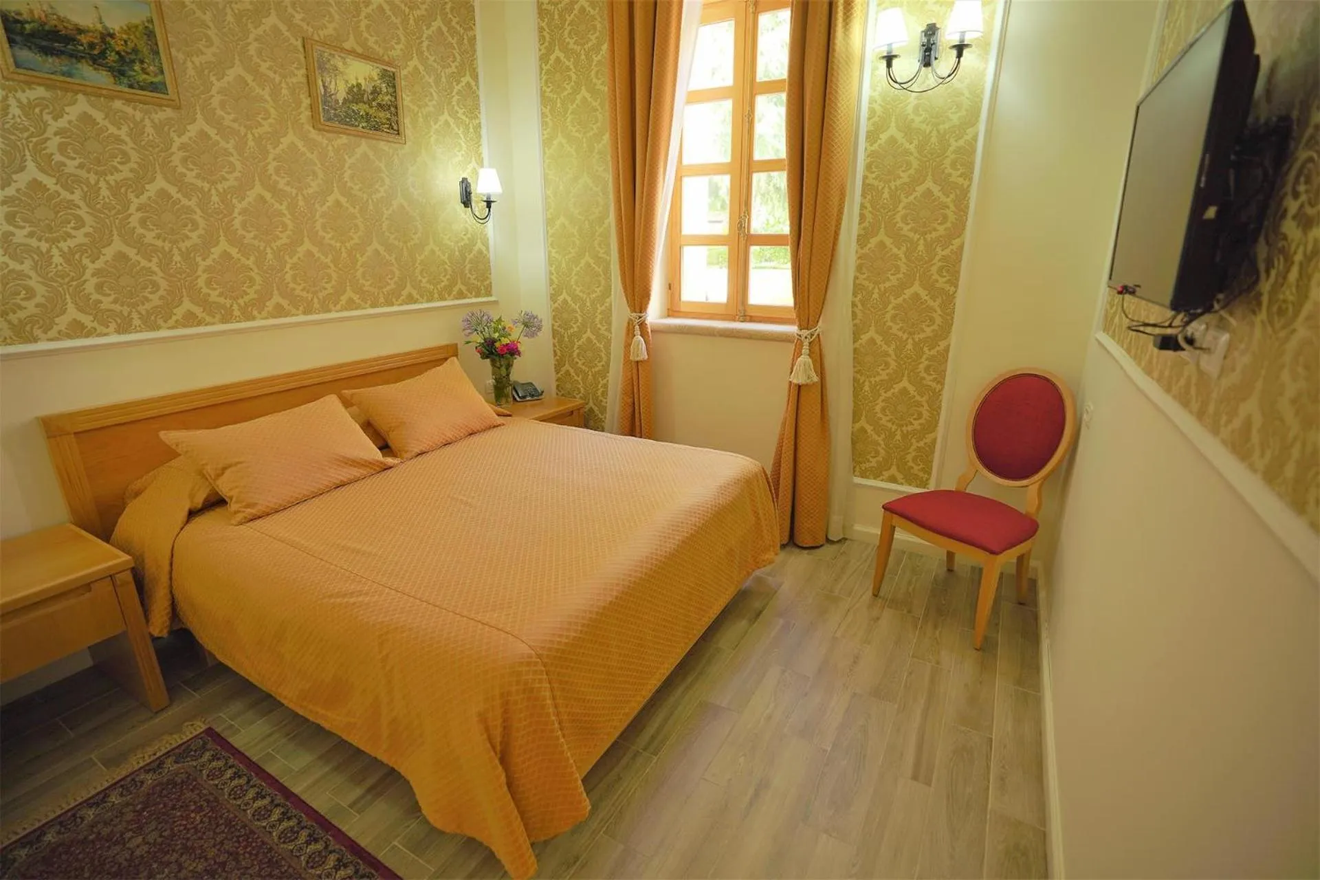 Bed in Sergei Palace Hotel