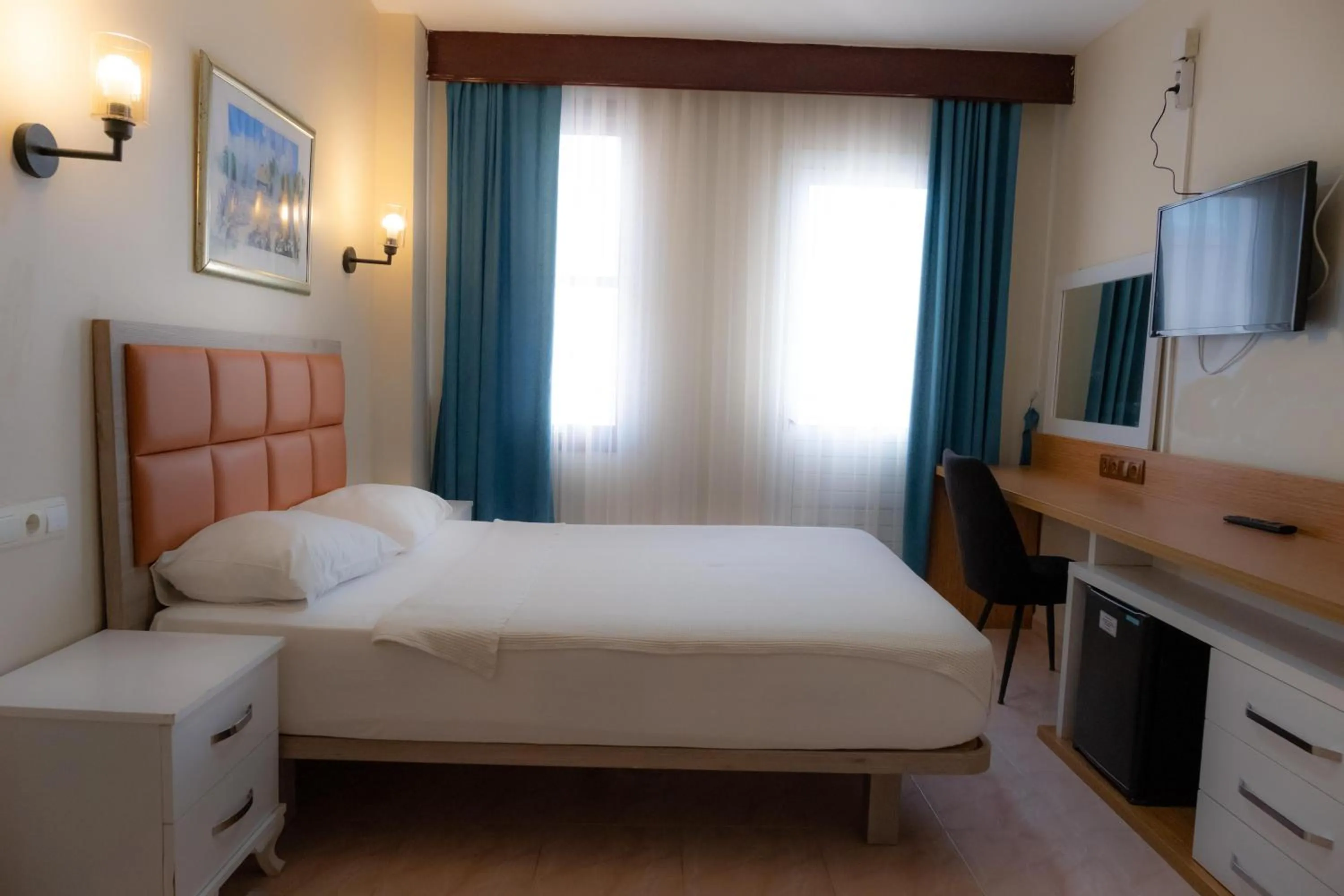 Photo of the whole room, Bed in Arden Hotel