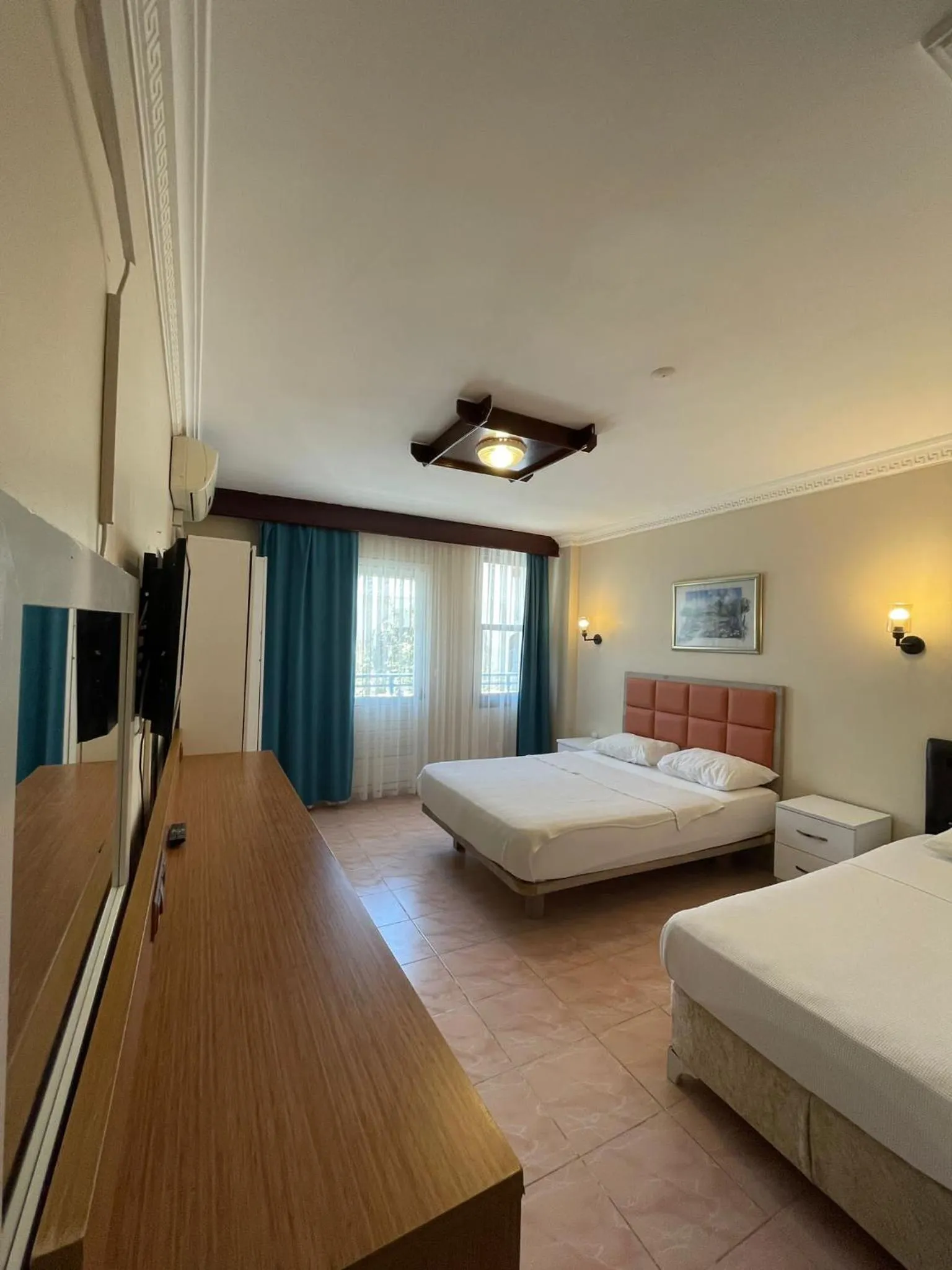 Photo of the whole room, Bed in Arden Hotel