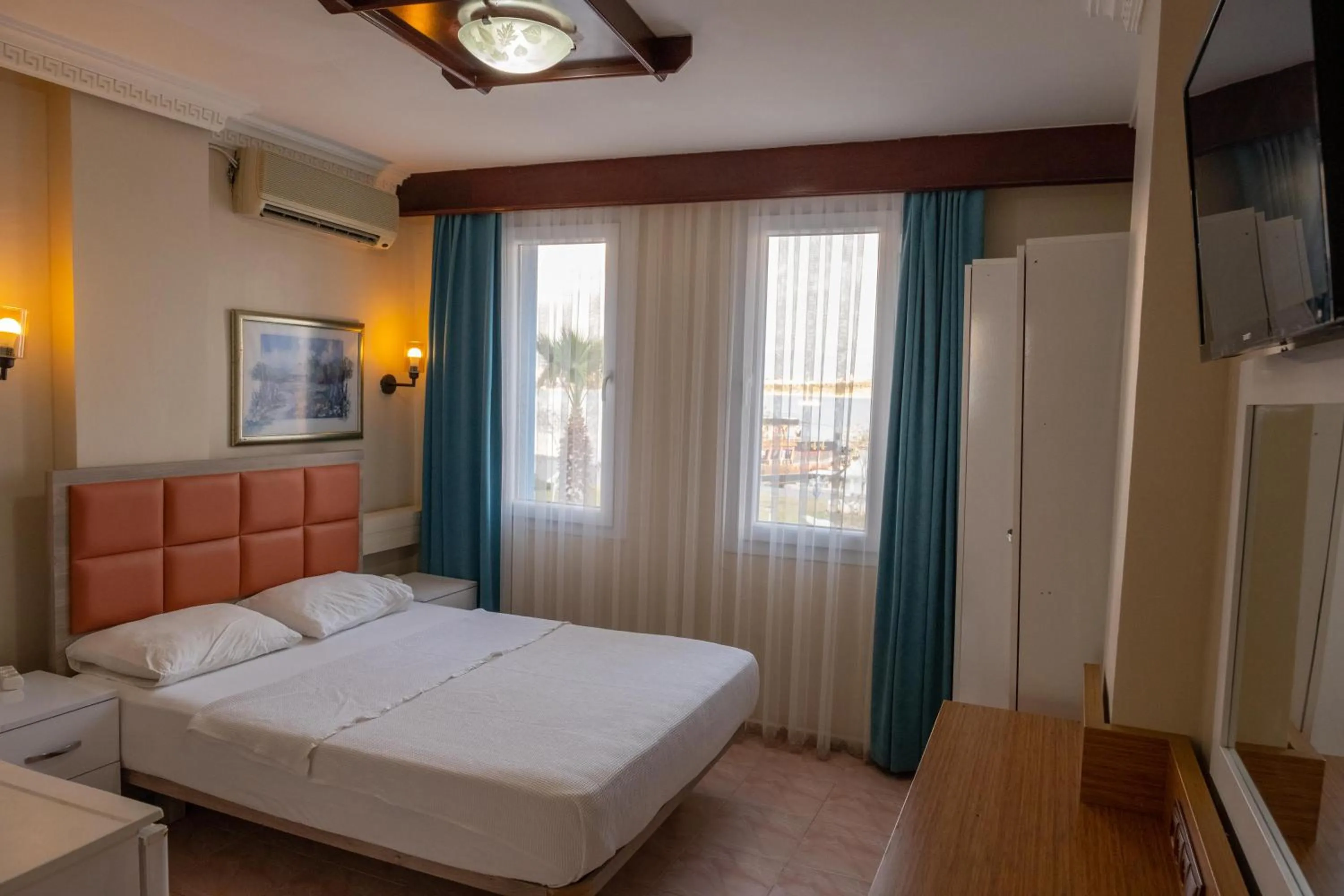 Photo of the whole room, Bed in Arden Hotel