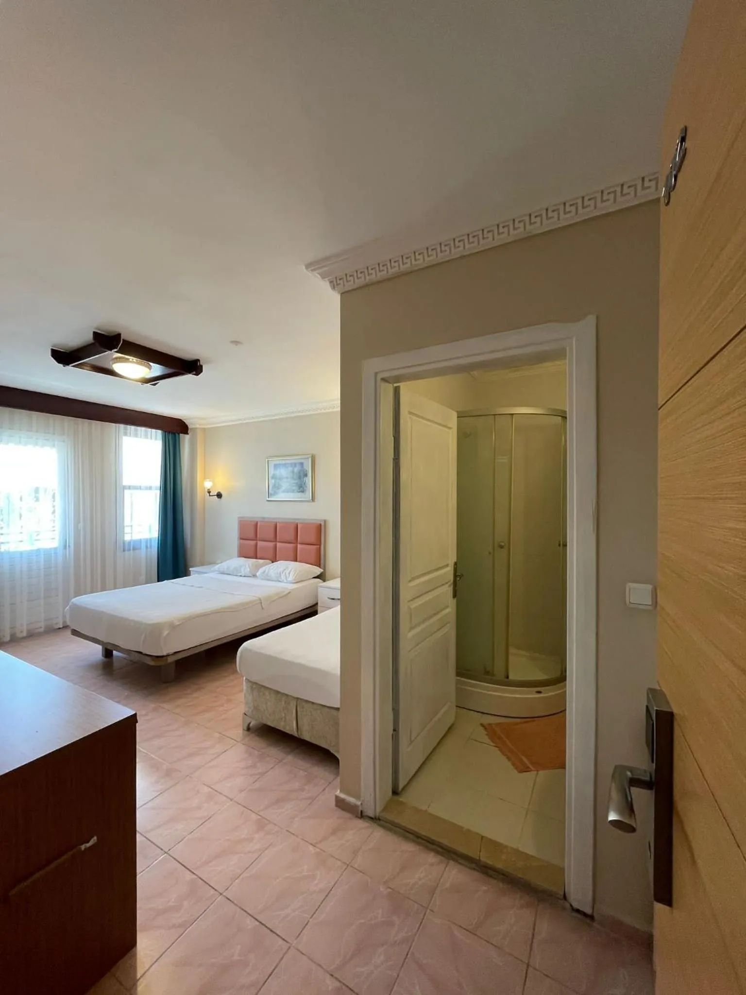 Photo of the whole room, Bed in Arden Hotel