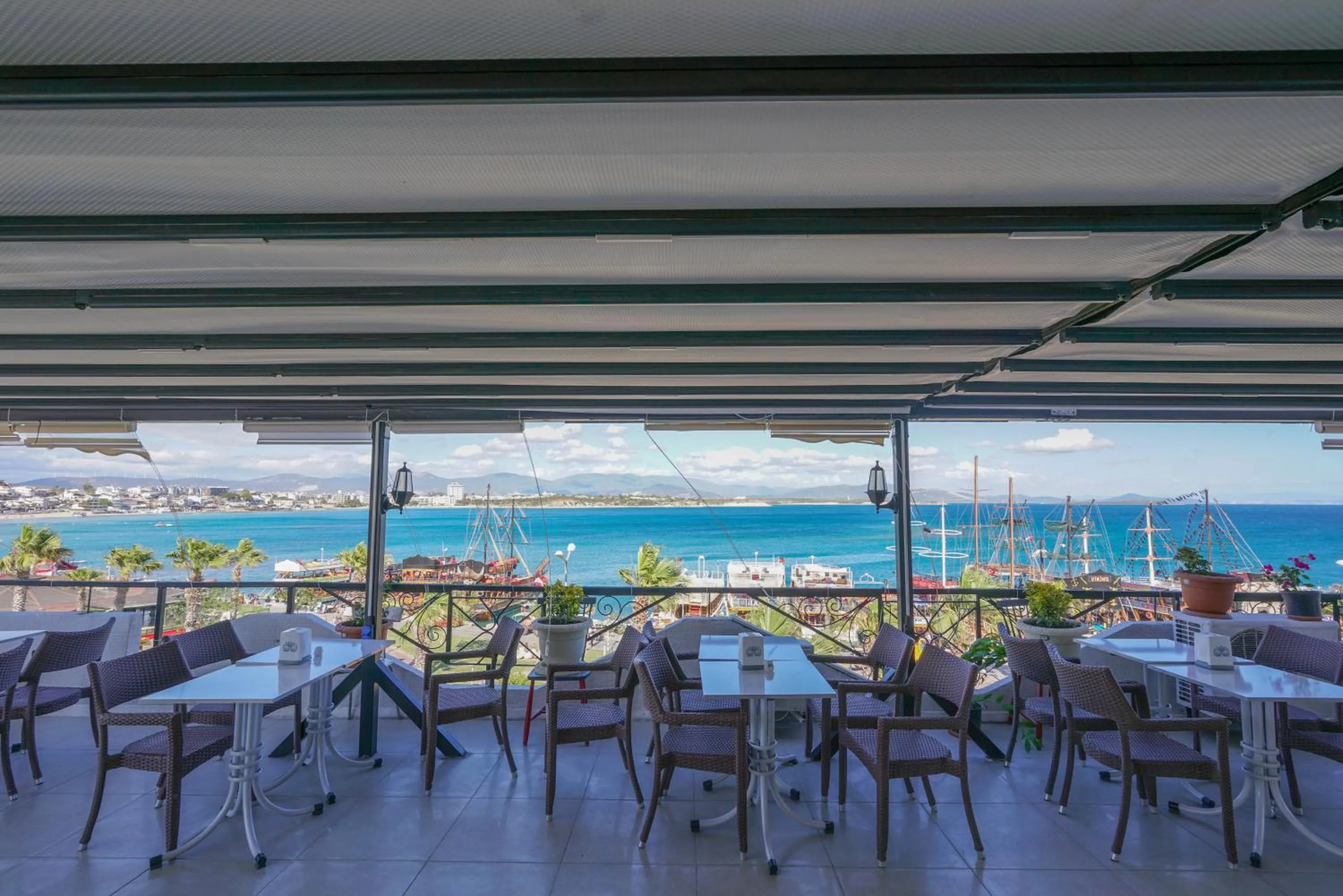 Restaurant/places to eat in Arden Hotel