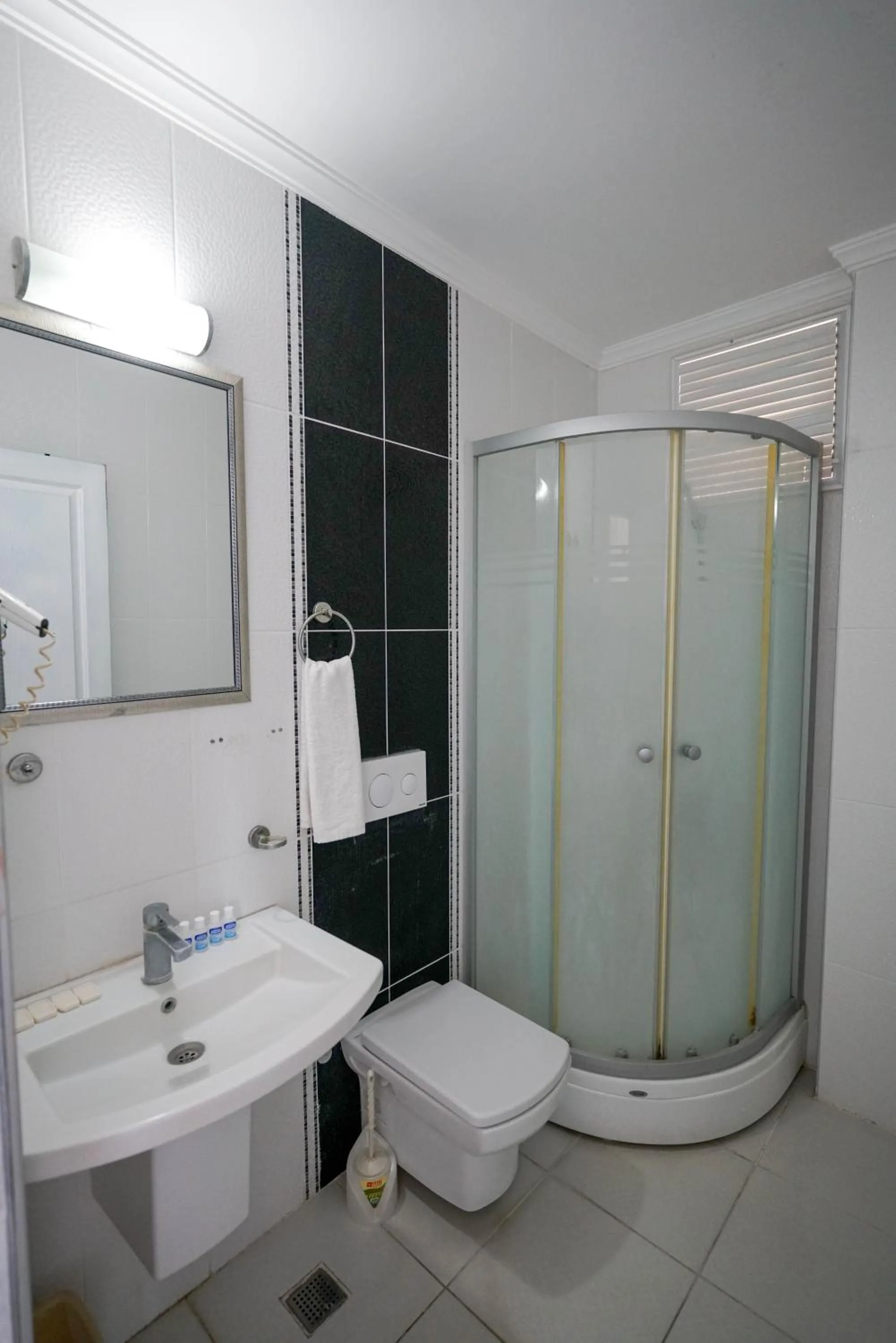 Bathroom in Arden Hotel