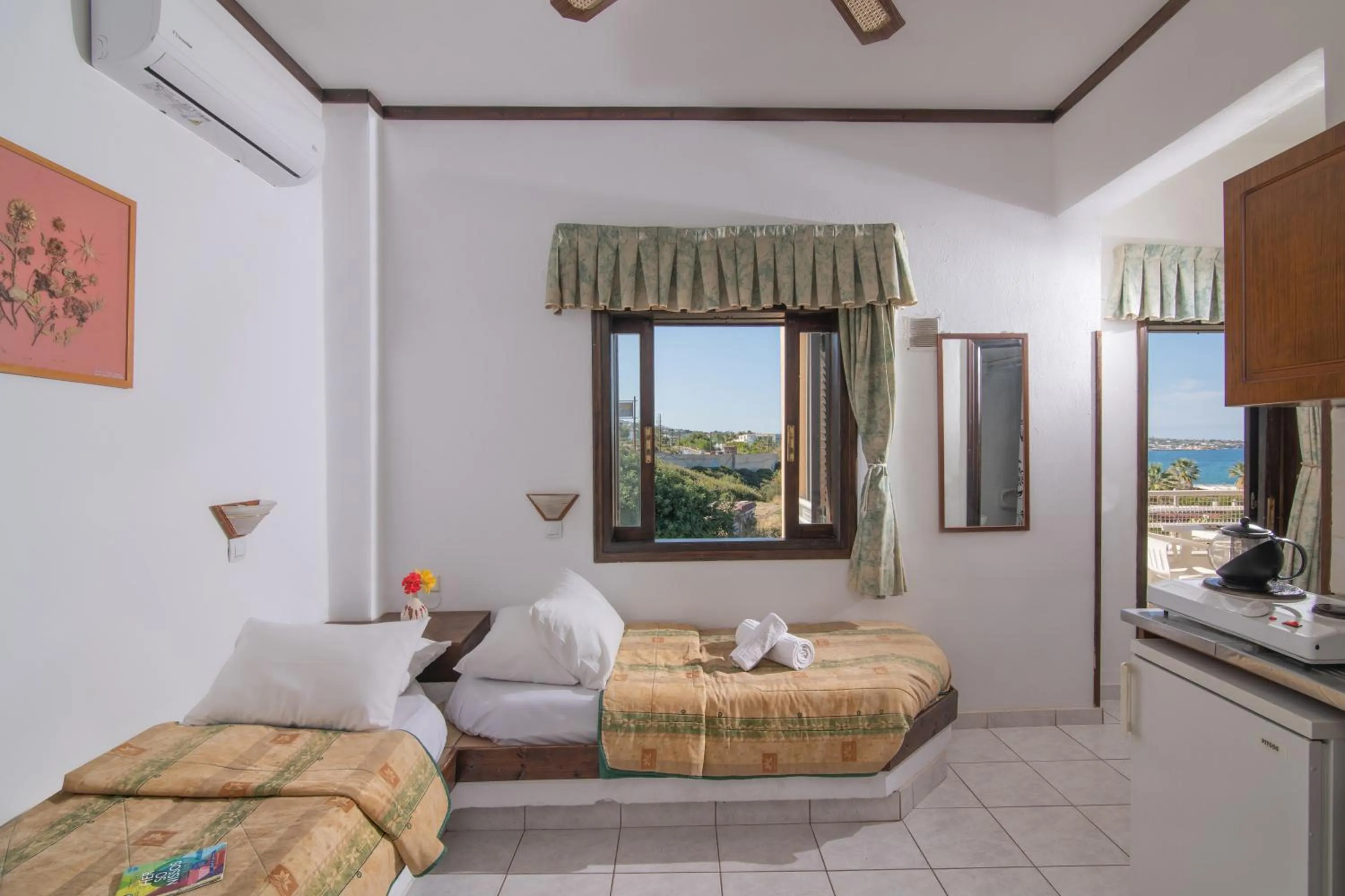 Living room, Bed in Iliostasi Beach Apartments