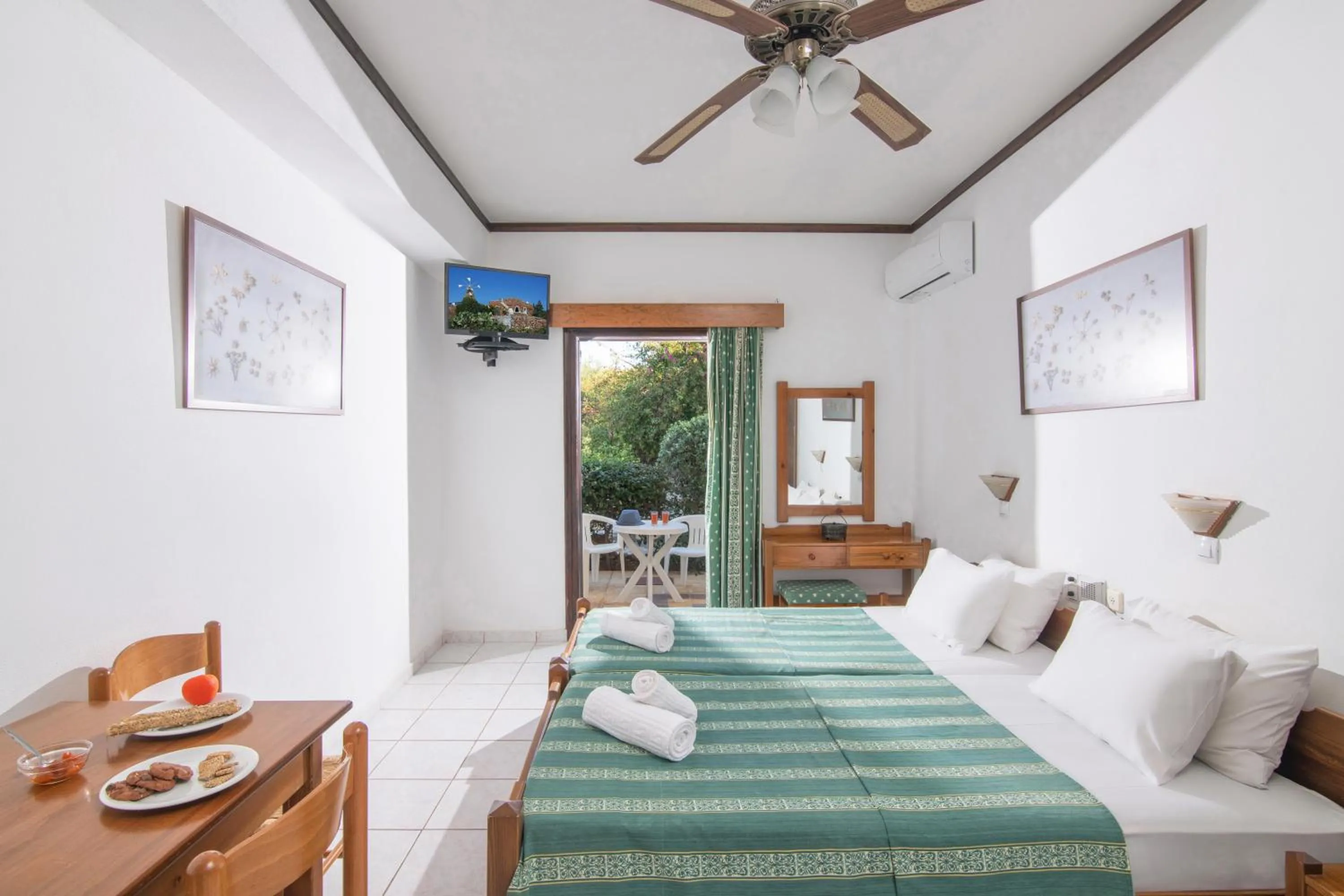 Balcony/Terrace, Bed in Iliostasi Beach Apartments