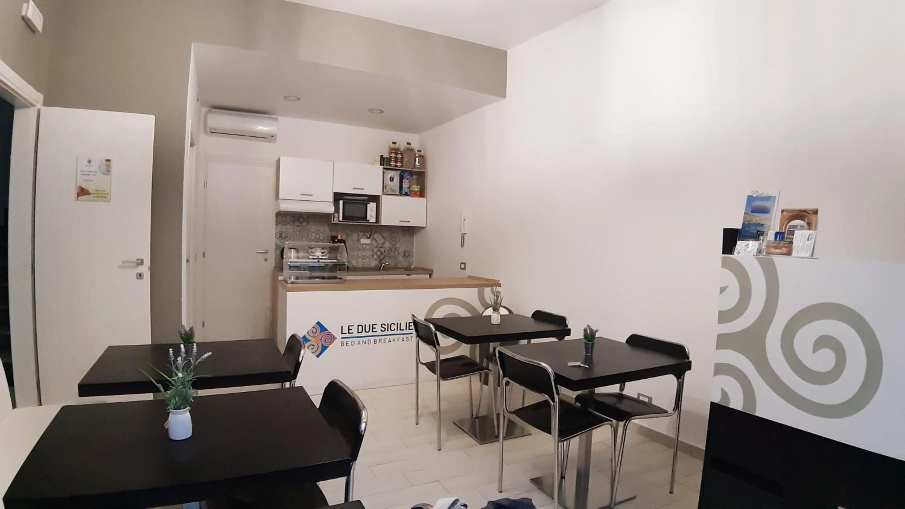 Communal lounge/ TV room in Le Due Sicilie B&B