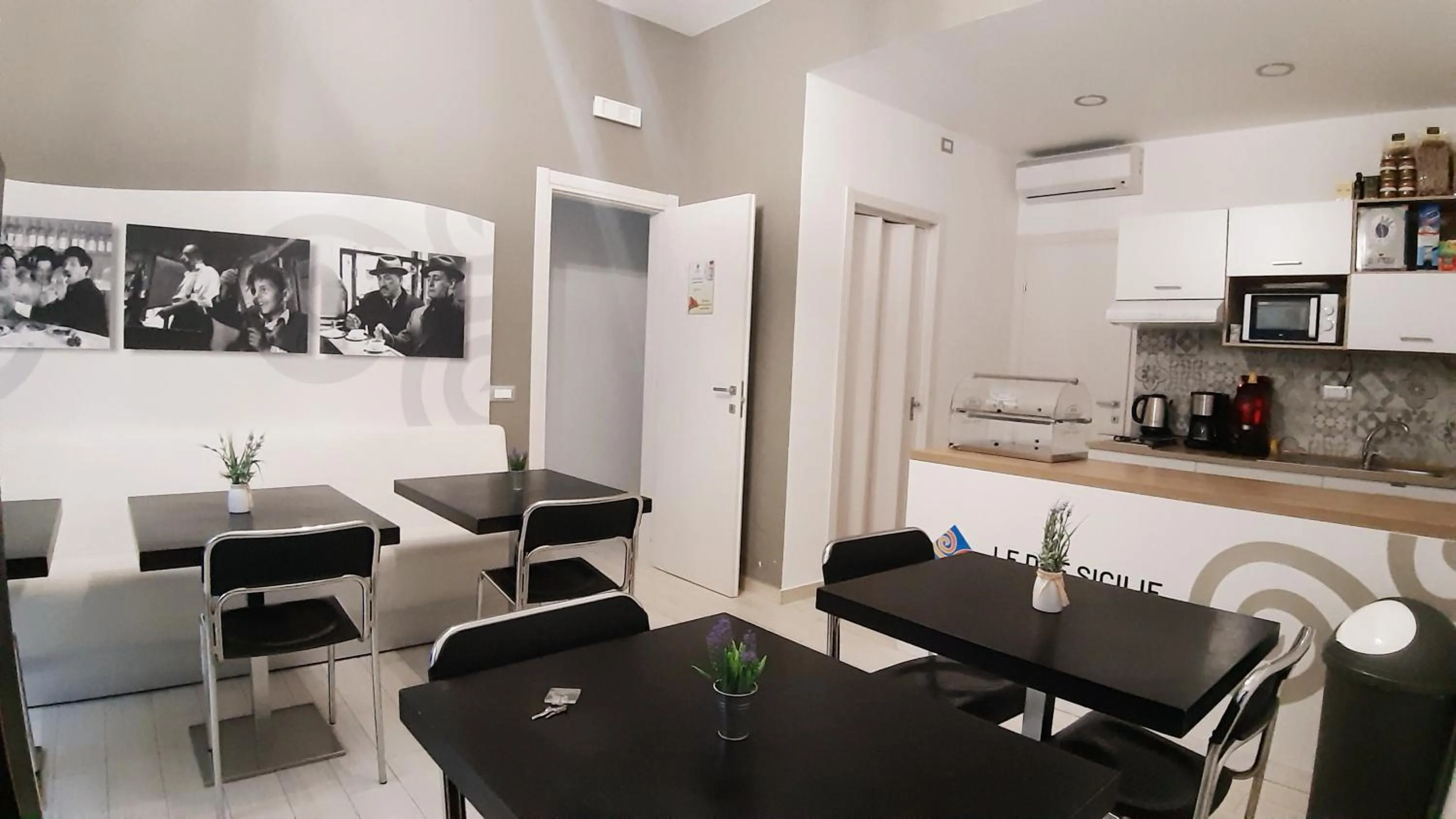 Communal lounge/ TV room in Le Due Sicilie B&B