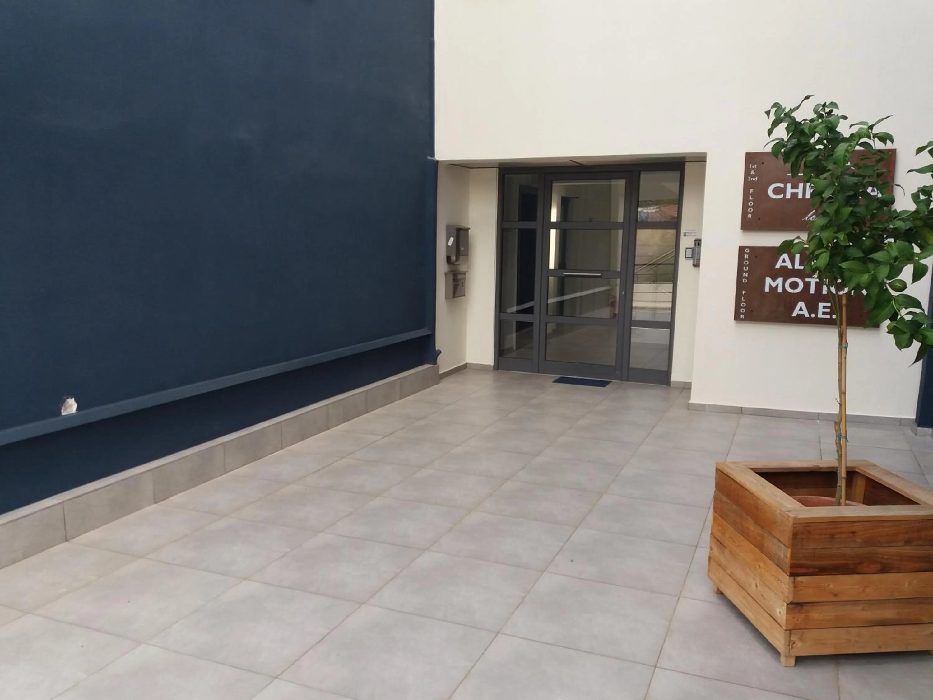 Facade/entrance in CHROMA Lodge Pikermi