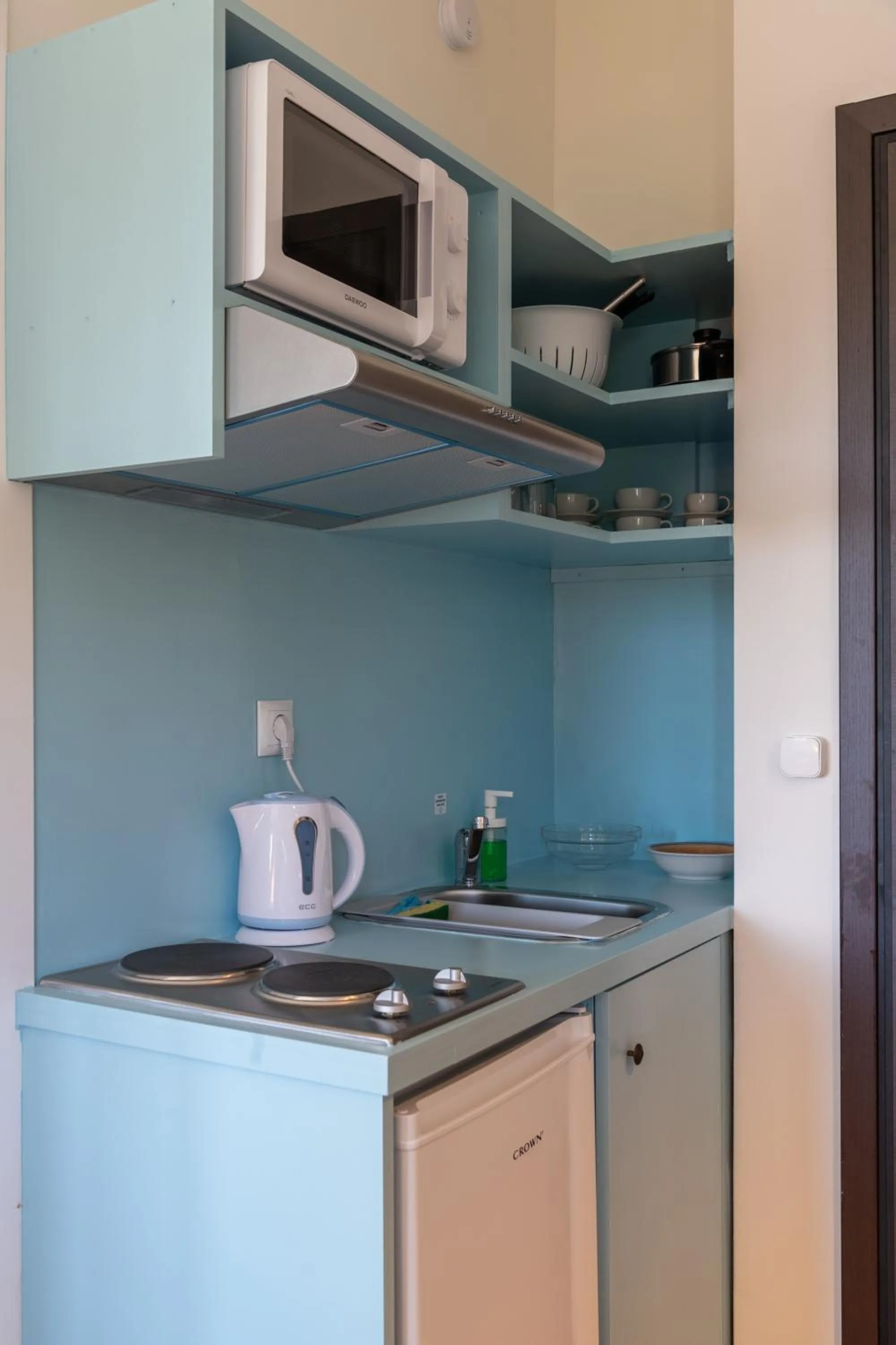 Kitchen or kitchenette in CHROMA Lodge Pikermi