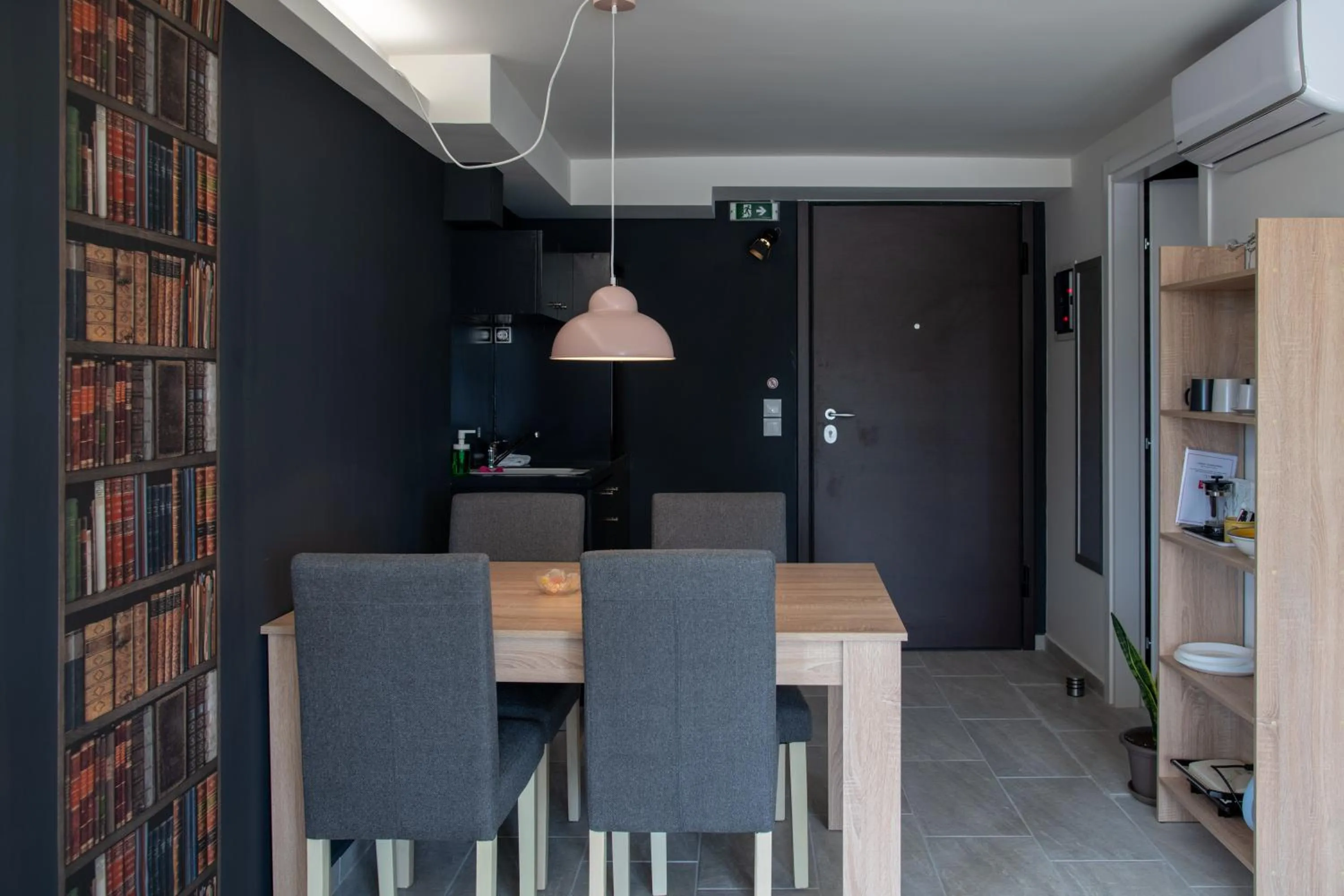 Dining area in CHROMA Lodge Pikermi