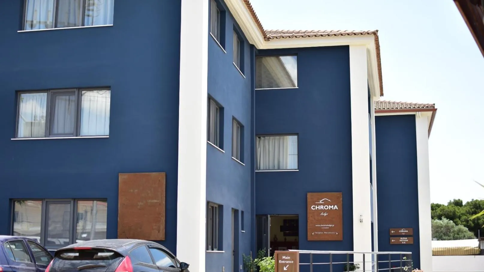 Facade/entrance in CHROMA Lodge Pikermi