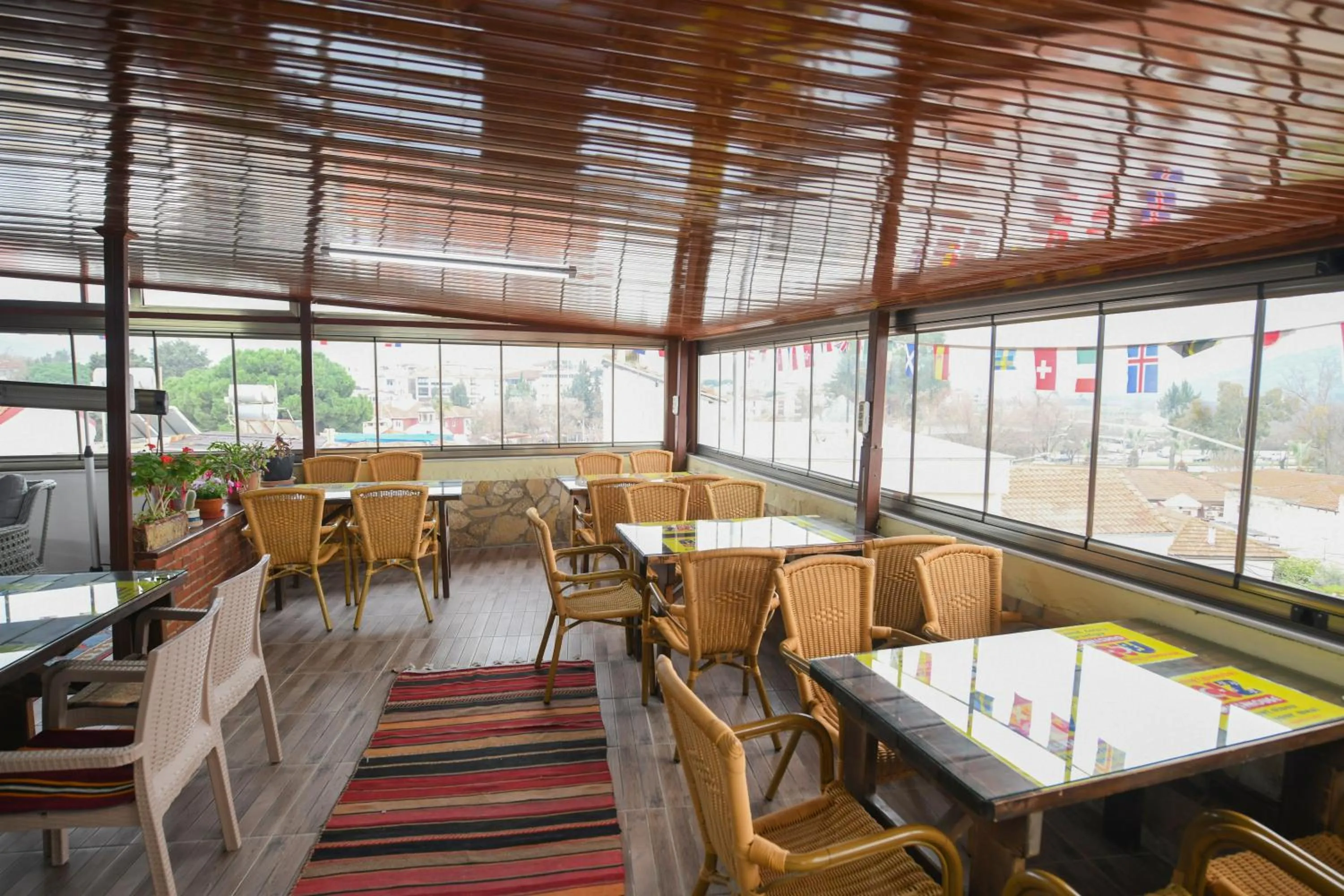 Restaurant/places to eat in Anz Guest House Pansiyon