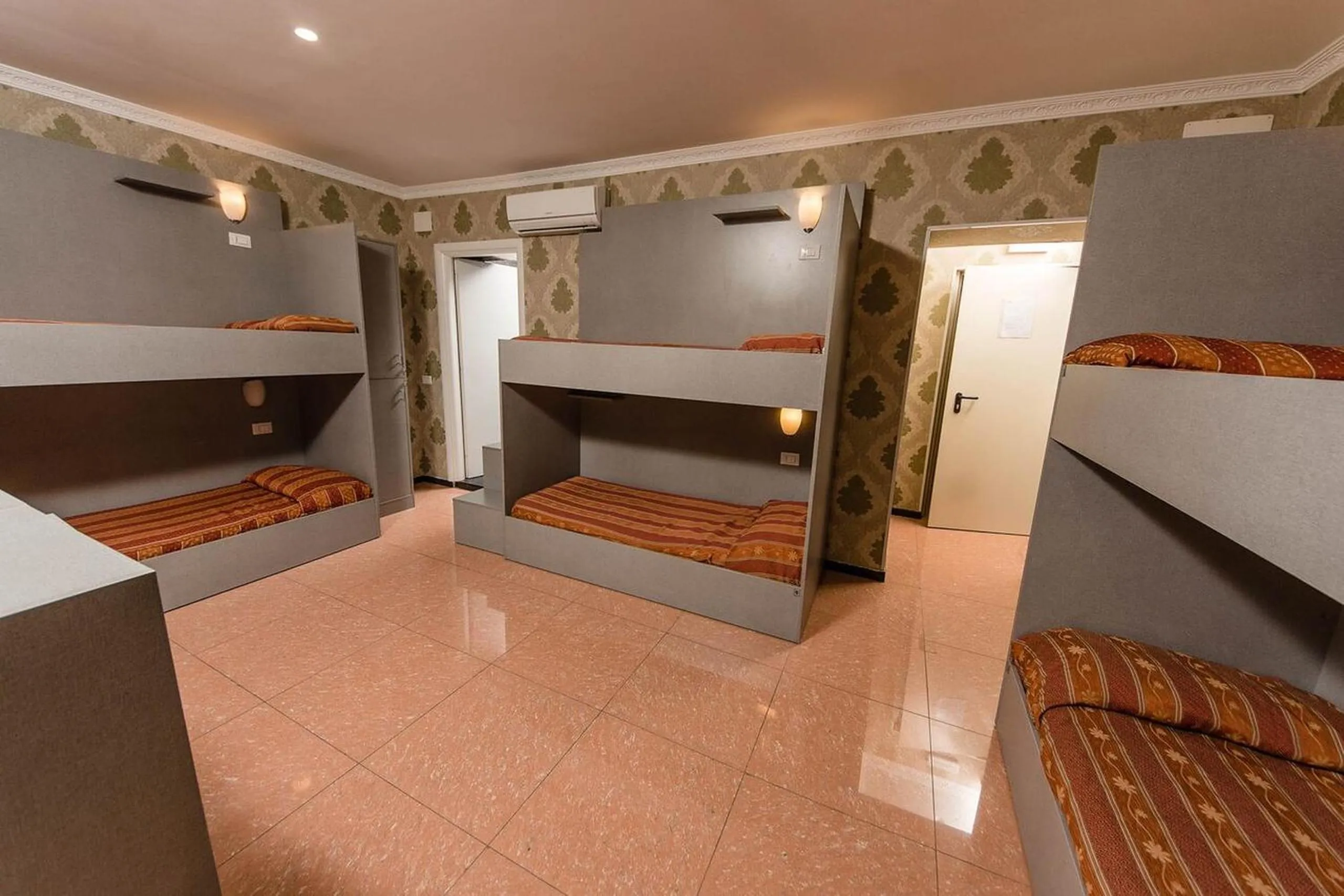 Bed in Hostel Beautiful