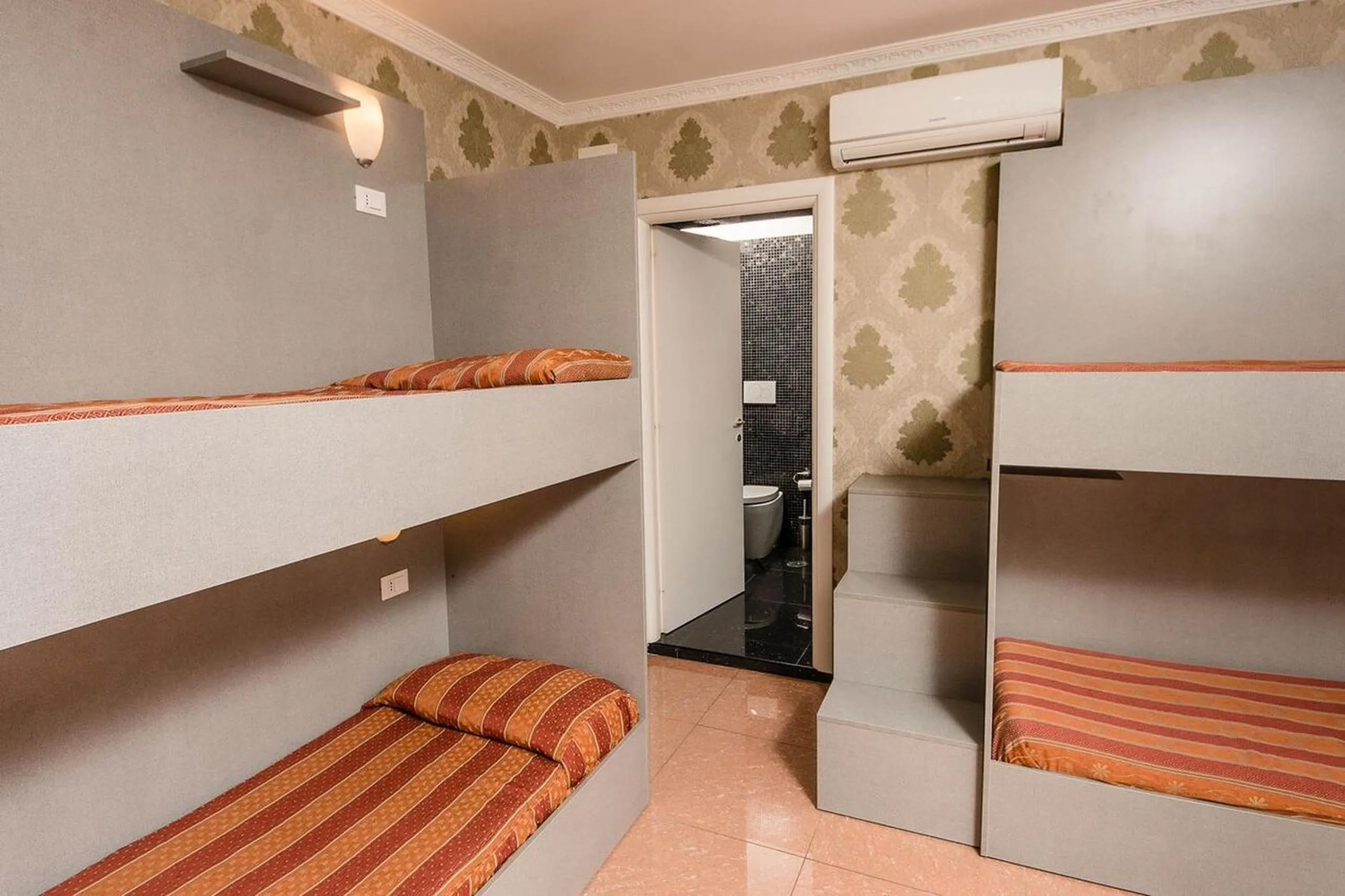 Bed in Hostel Beautiful