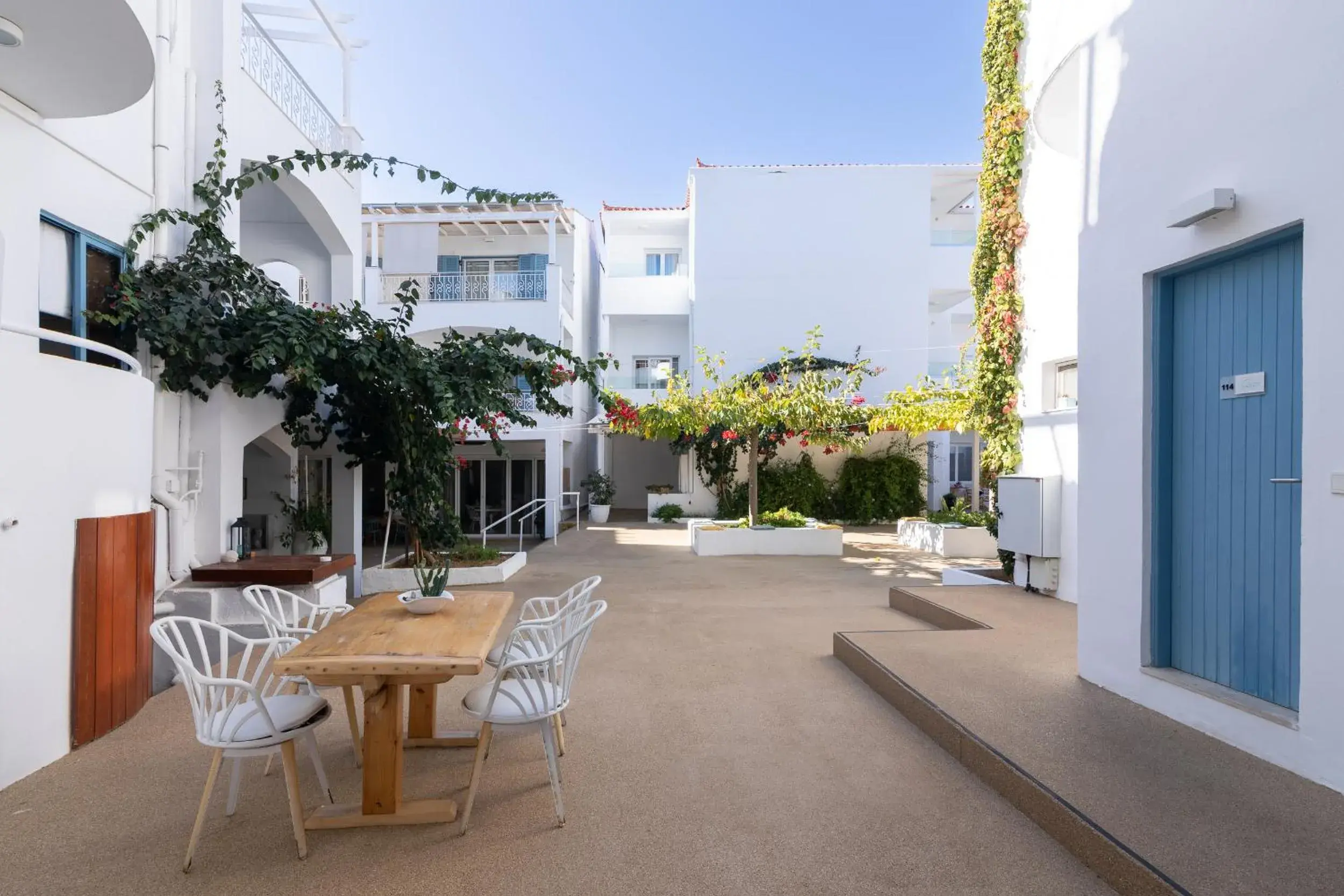 Property building in Oasis Beach Hotel Property building in Oasis Beach Hotel