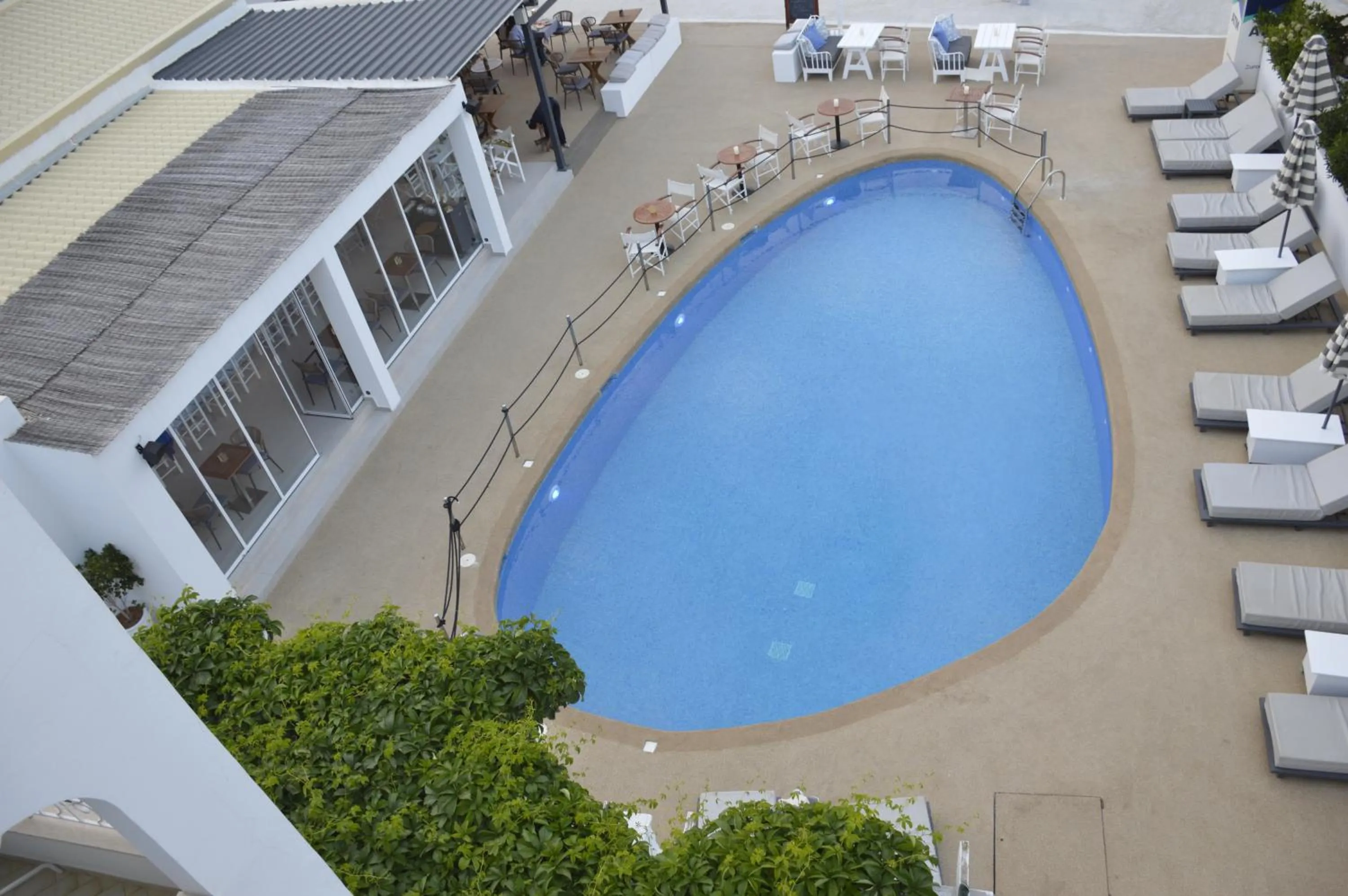 Restaurant/places to eat in Oasis Beach Hotel