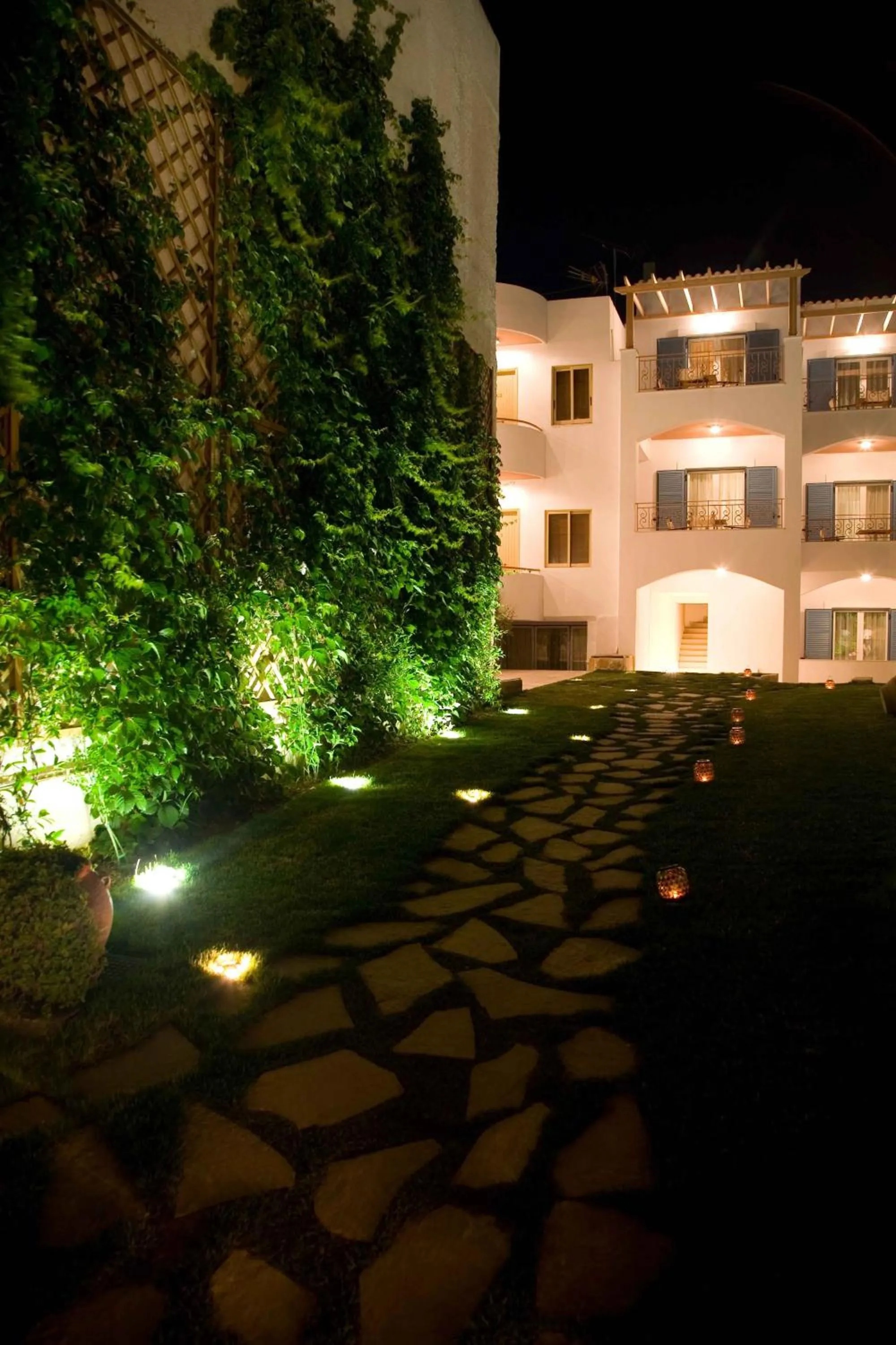 Garden in Oasis Beach Hotel