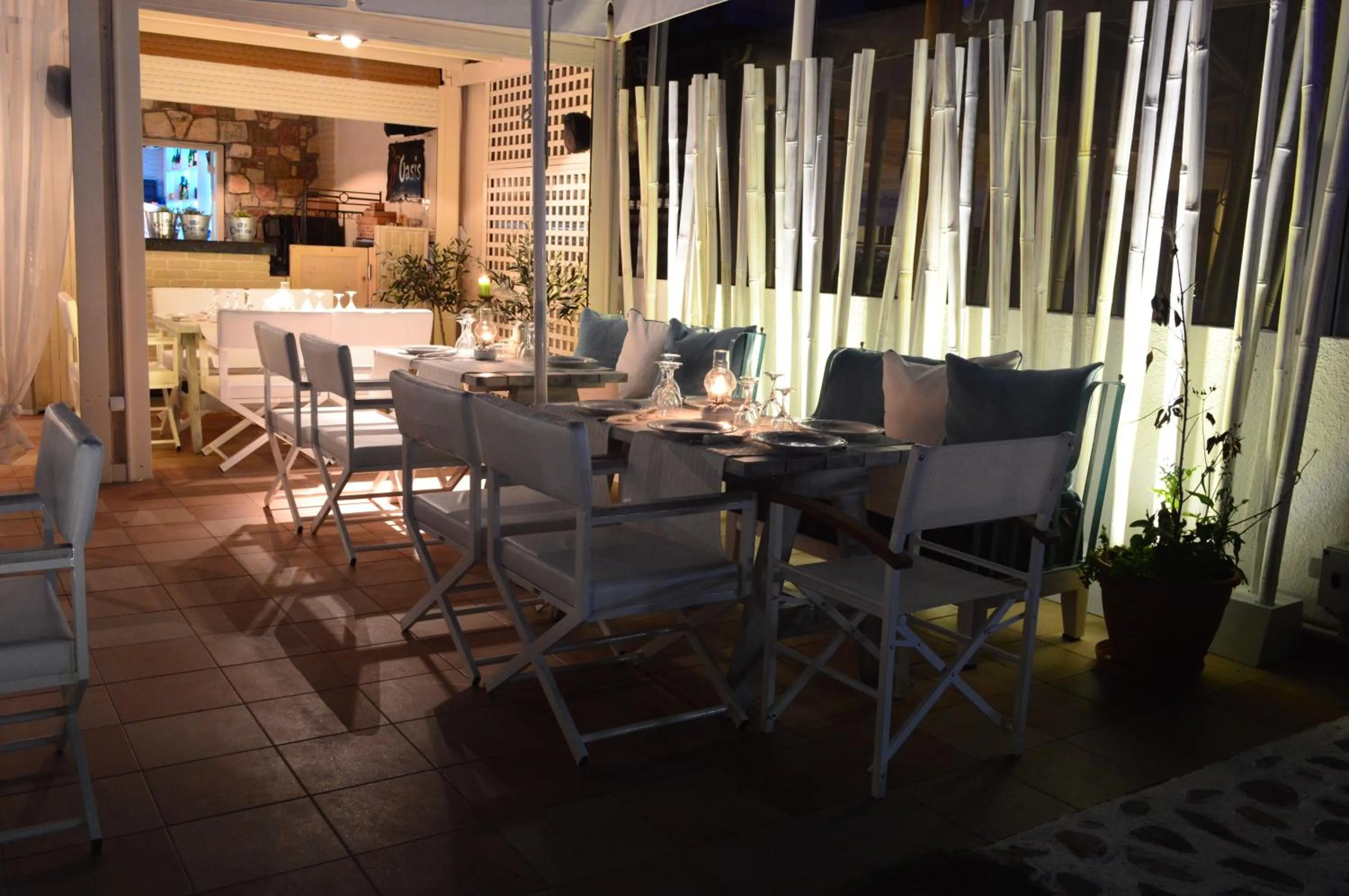 Restaurant/places to eat in Oasis Beach Hotel