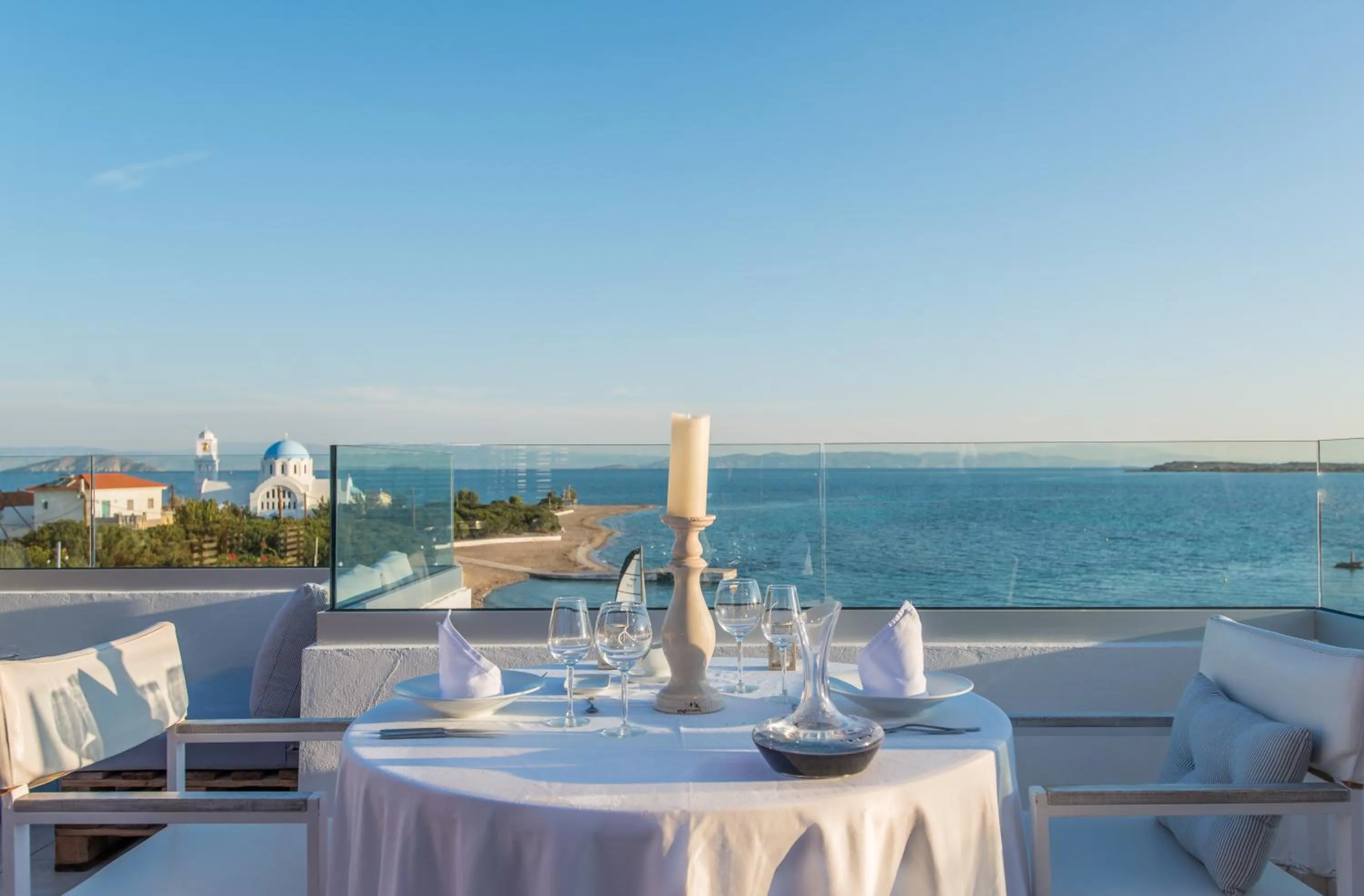 Restaurant/places to eat in Oasis Beach Hotel