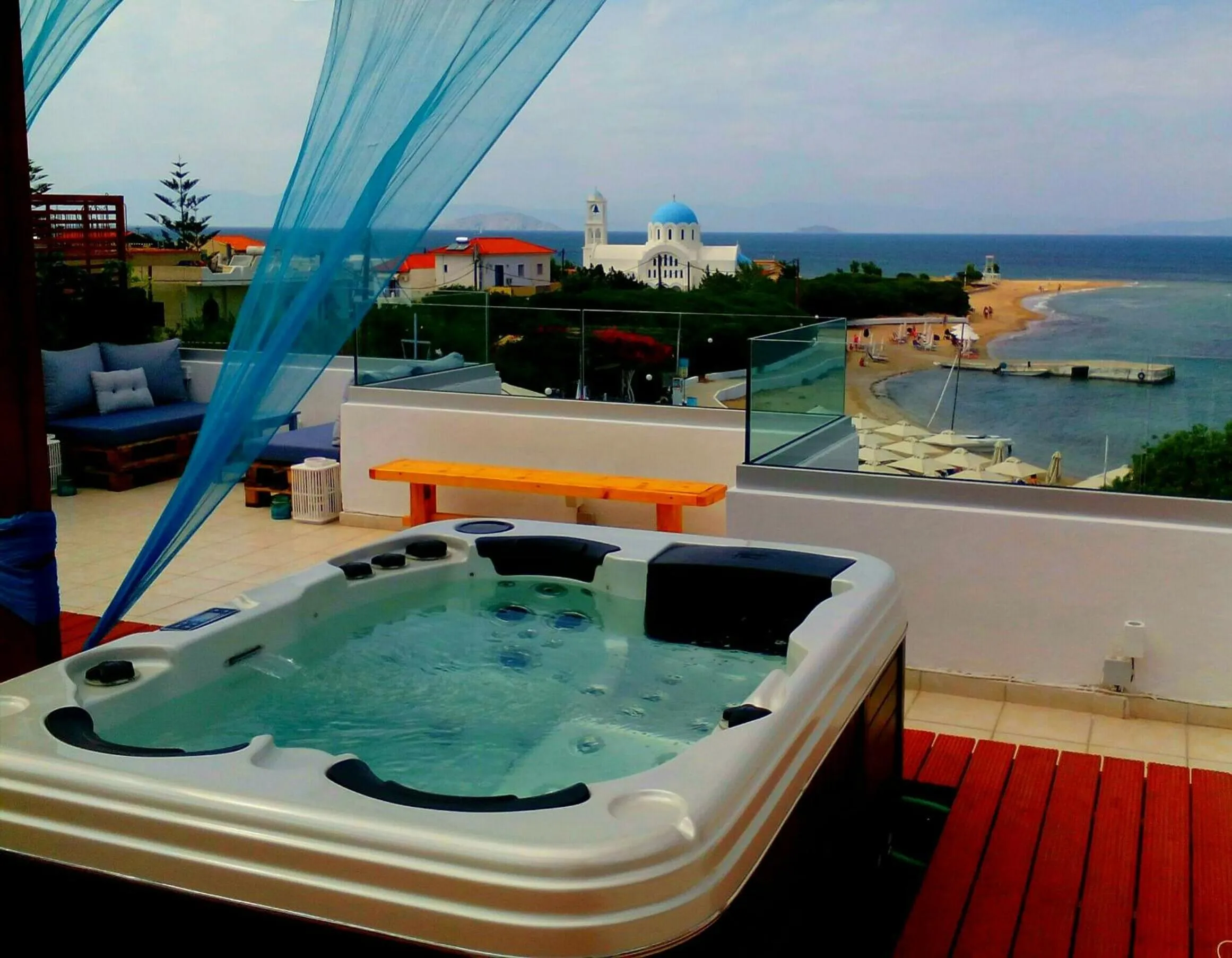 Hot Tub in Oasis Beach Hotel