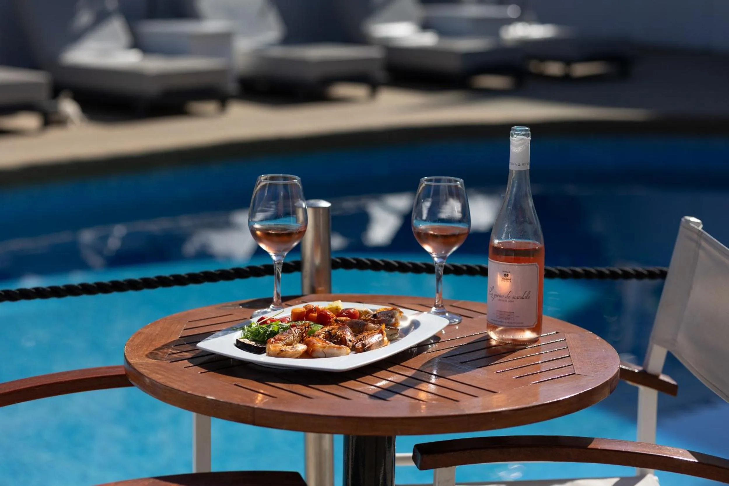 Food and drinks in Oasis Beach Hotel