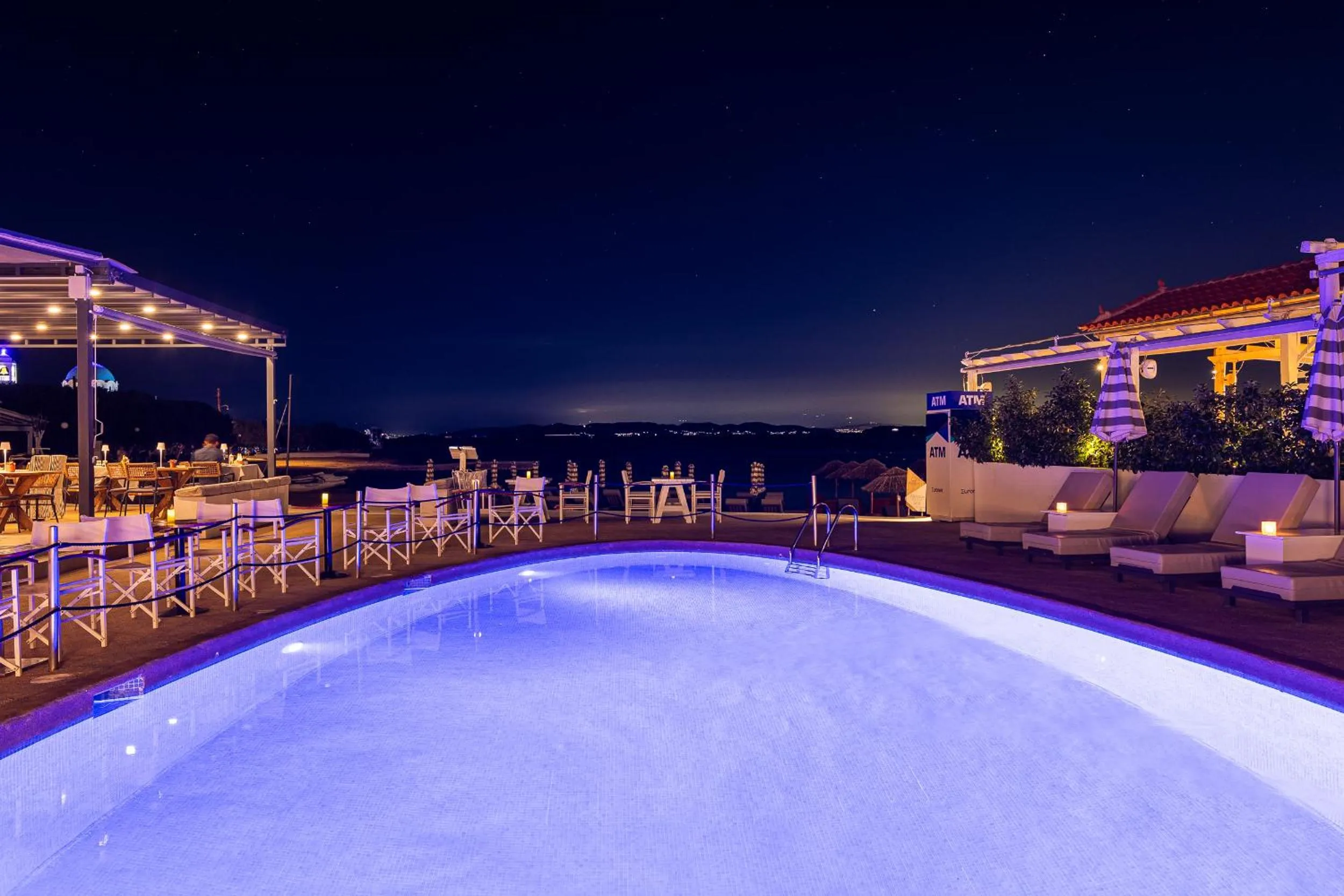 Restaurant/places to eat in Oasis Beach Hotel