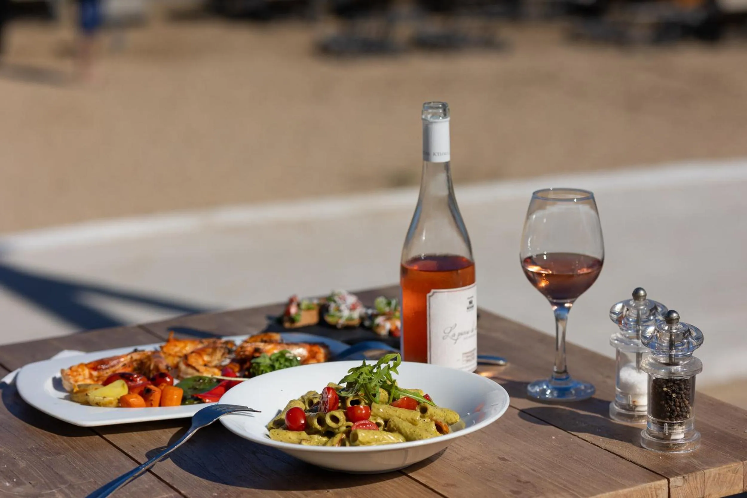 Restaurant/places to eat in Oasis Beach Hotel