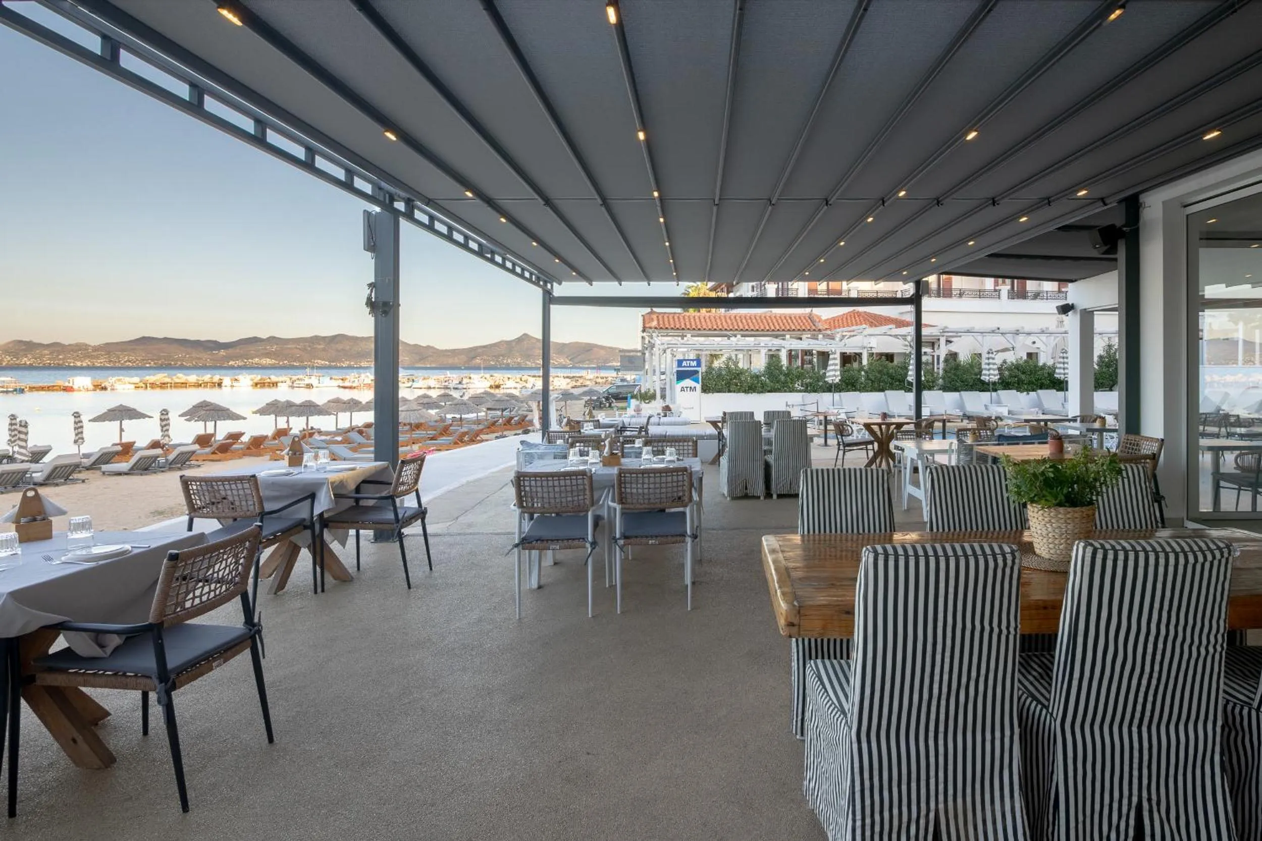 Restaurant/places to eat in Oasis Beach Hotel