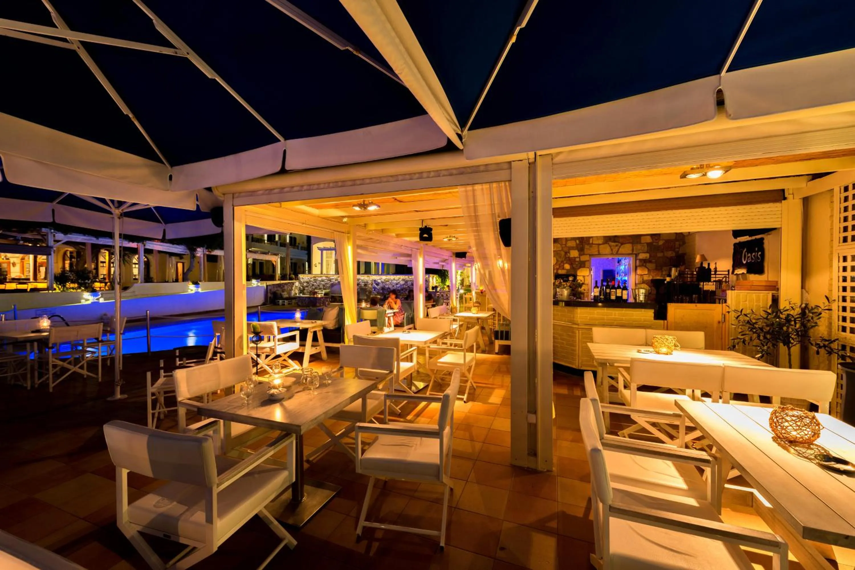 Restaurant/places to eat in Oasis Beach Hotel