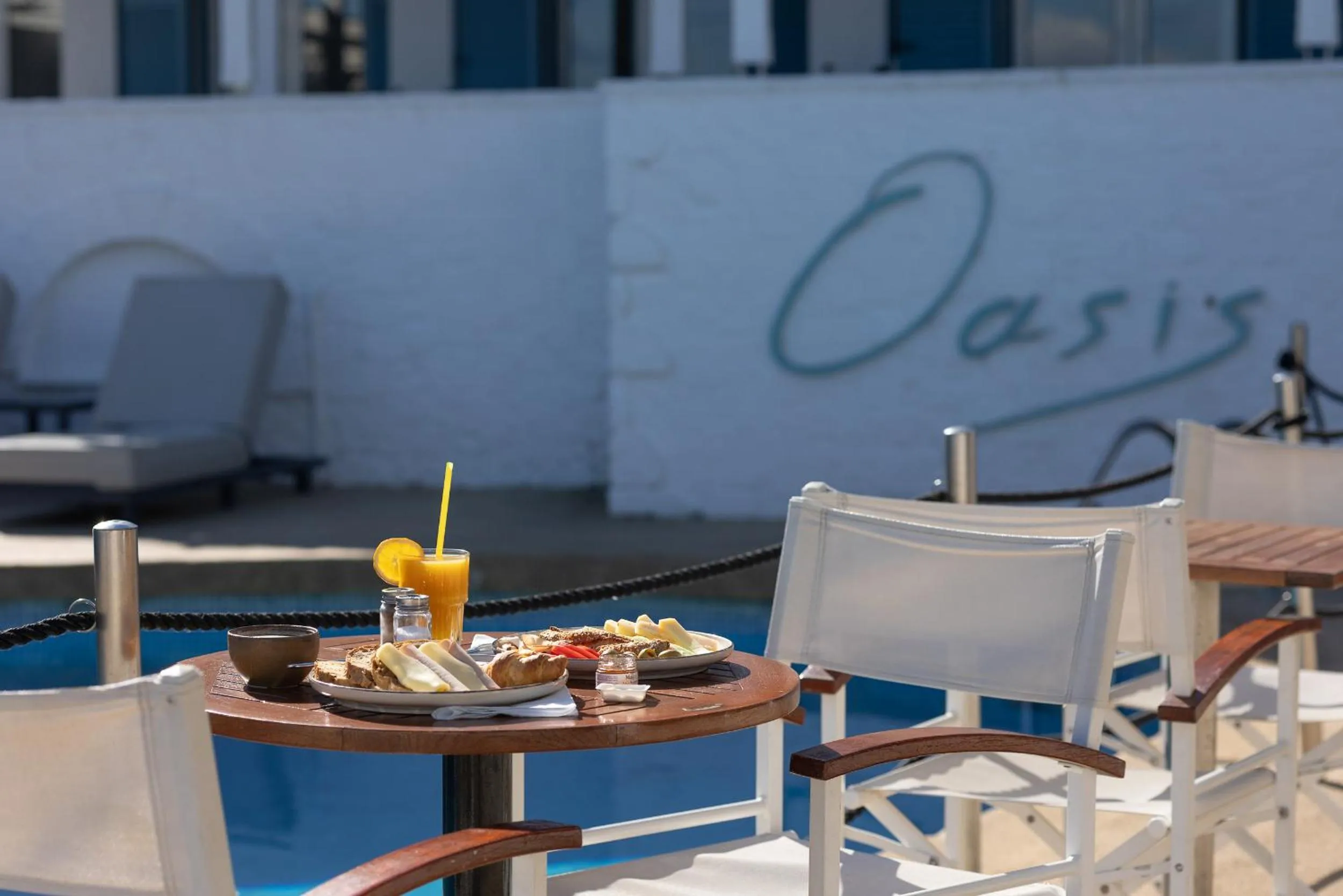 Restaurant/places to eat in Oasis Beach Hotel