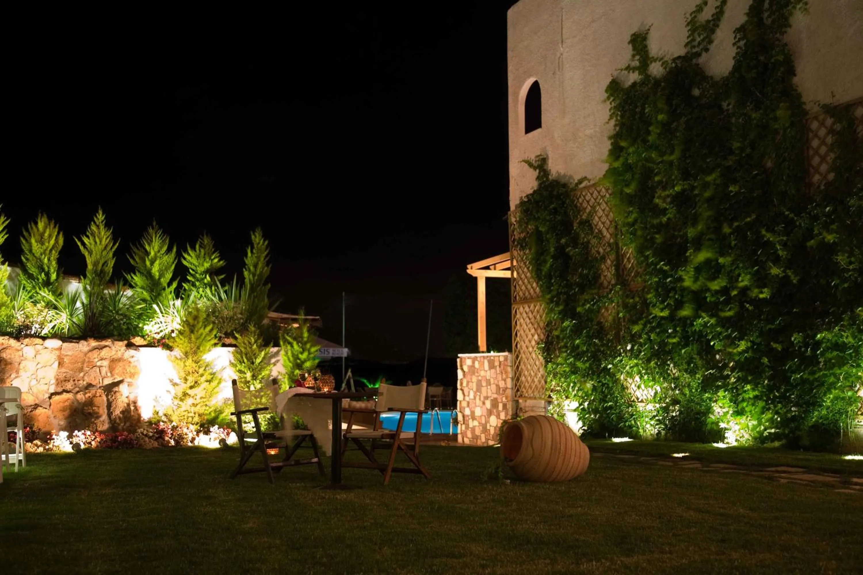 Garden in Oasis Beach Hotel