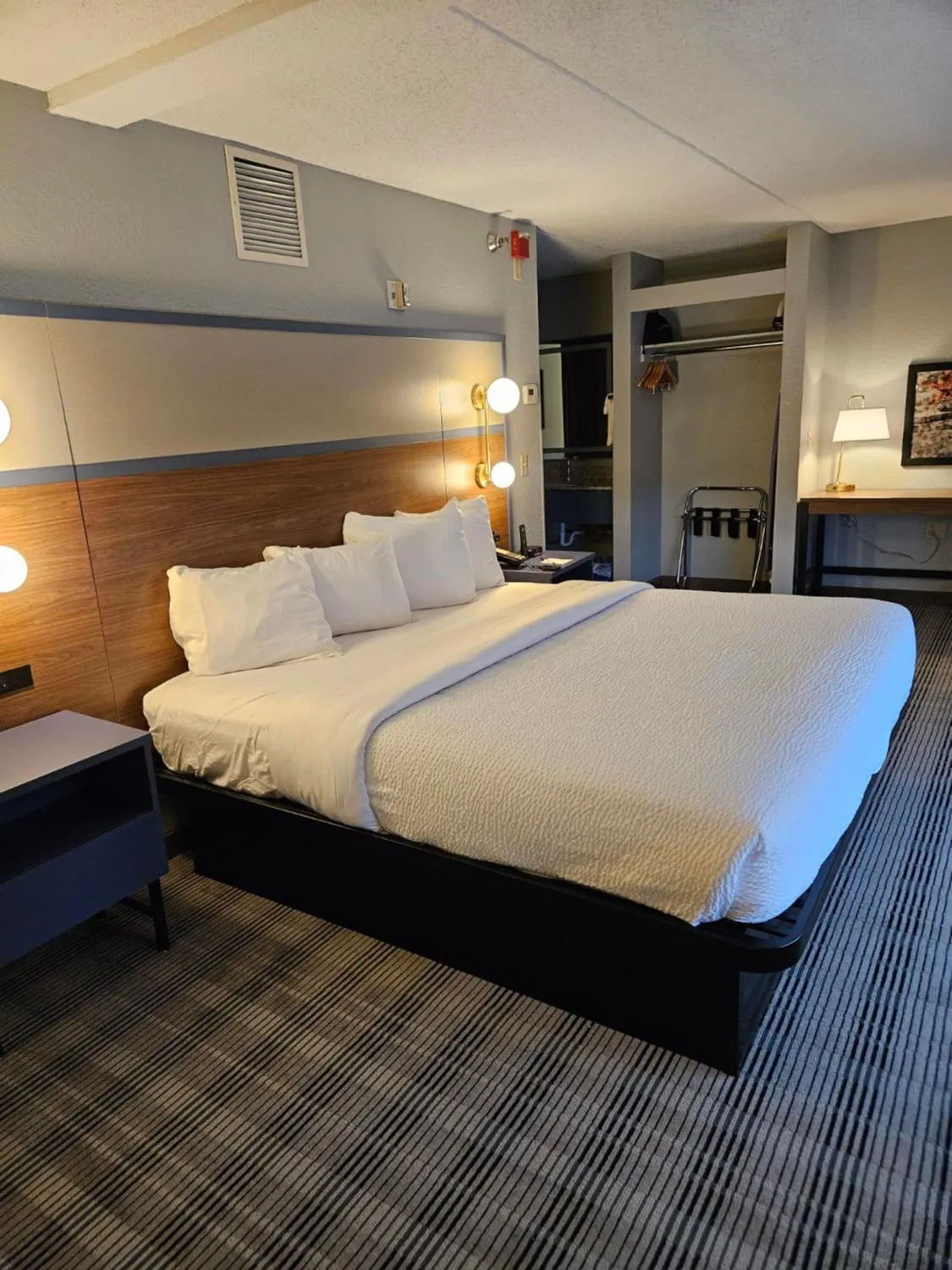 Property building, Bed in AmericInn by Wyndham Mounds View Minneapolis